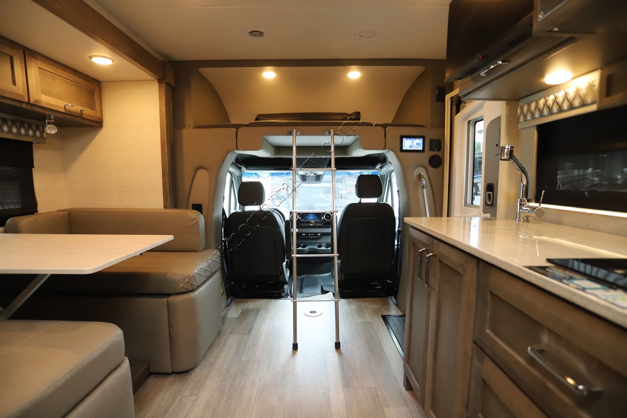 New 2024 Tiffin Motor Homes Wayfarer 25RW Class C  For Sale