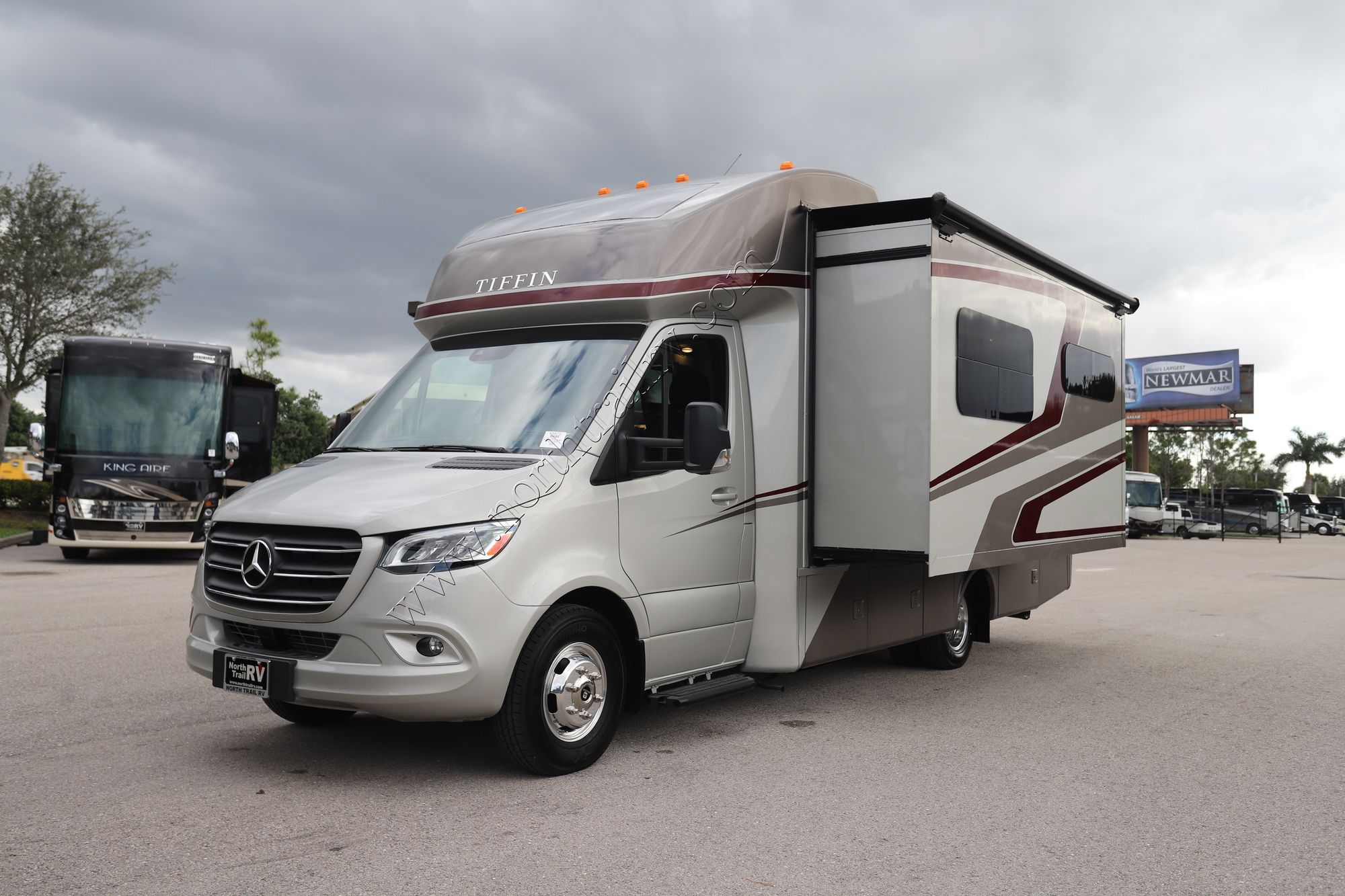 New 2024 Tiffin Motor Homes Wayfarer 25RW Class C  For Sale