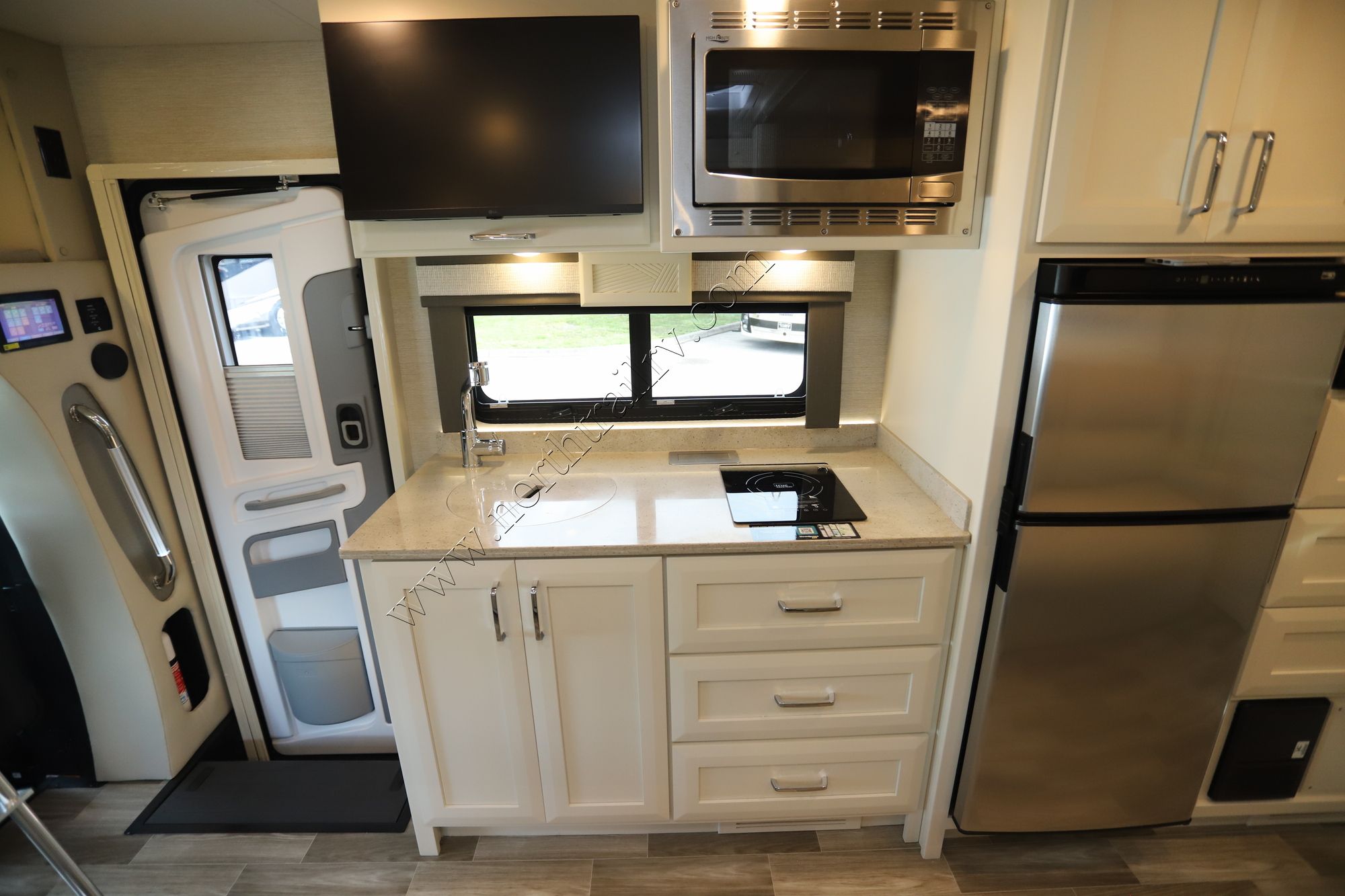 New 2024 Tiffin Motor Homes Wayfarer 25RW Class C  For Sale