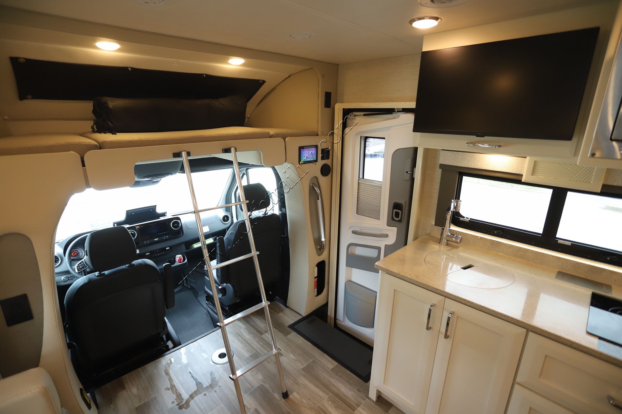 New 2024 Tiffin Motor Homes Wayfarer 25RW Class C  For Sale