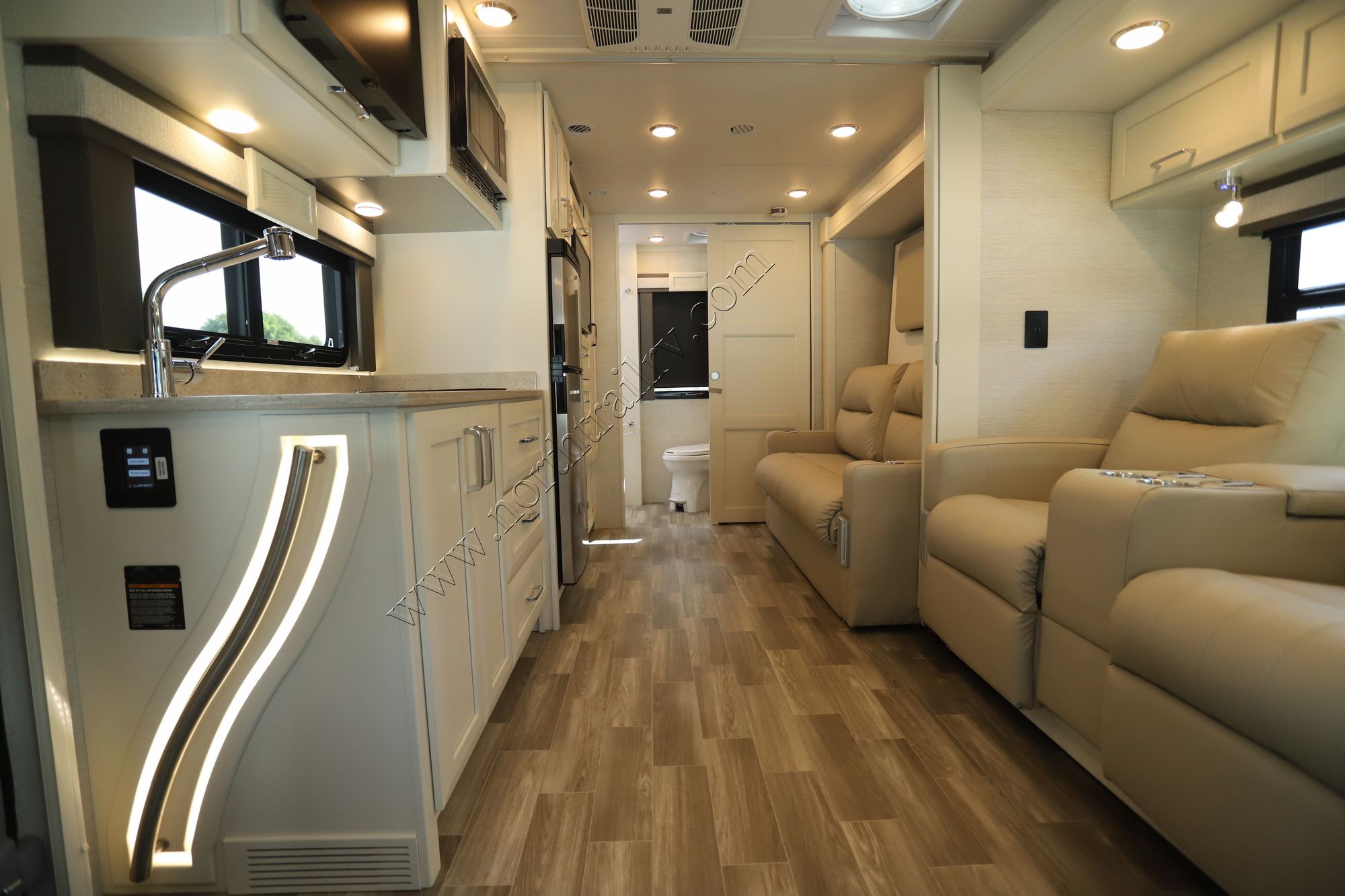 New 2024 Tiffin Motor Homes Wayfarer 25RW Class C  For Sale