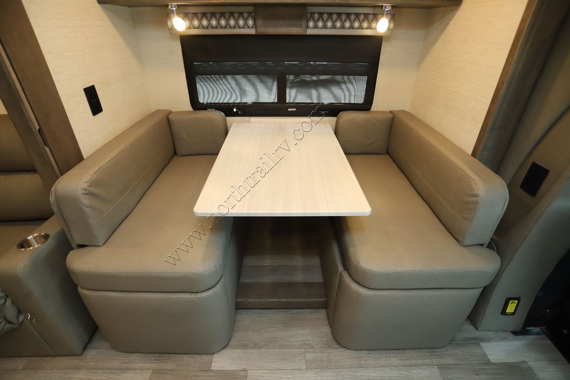 New 2024 Tiffin Motor Homes Wayfarer 25RW Class C  For Sale