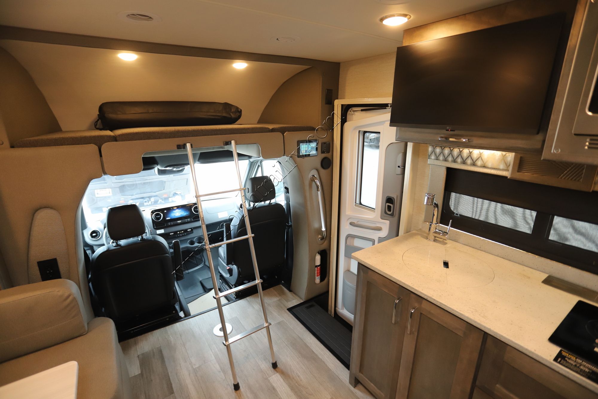 New 2024 Tiffin Motor Homes Wayfarer 25RW Class C  For Sale