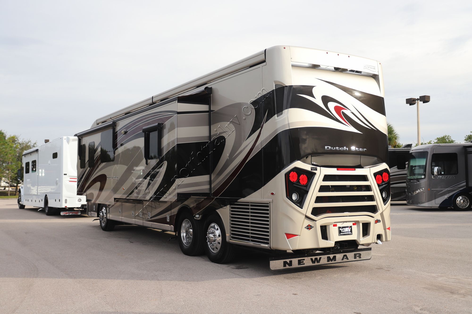 Used 2019 Newmar Dutch Star 4018 Class A  For Sale