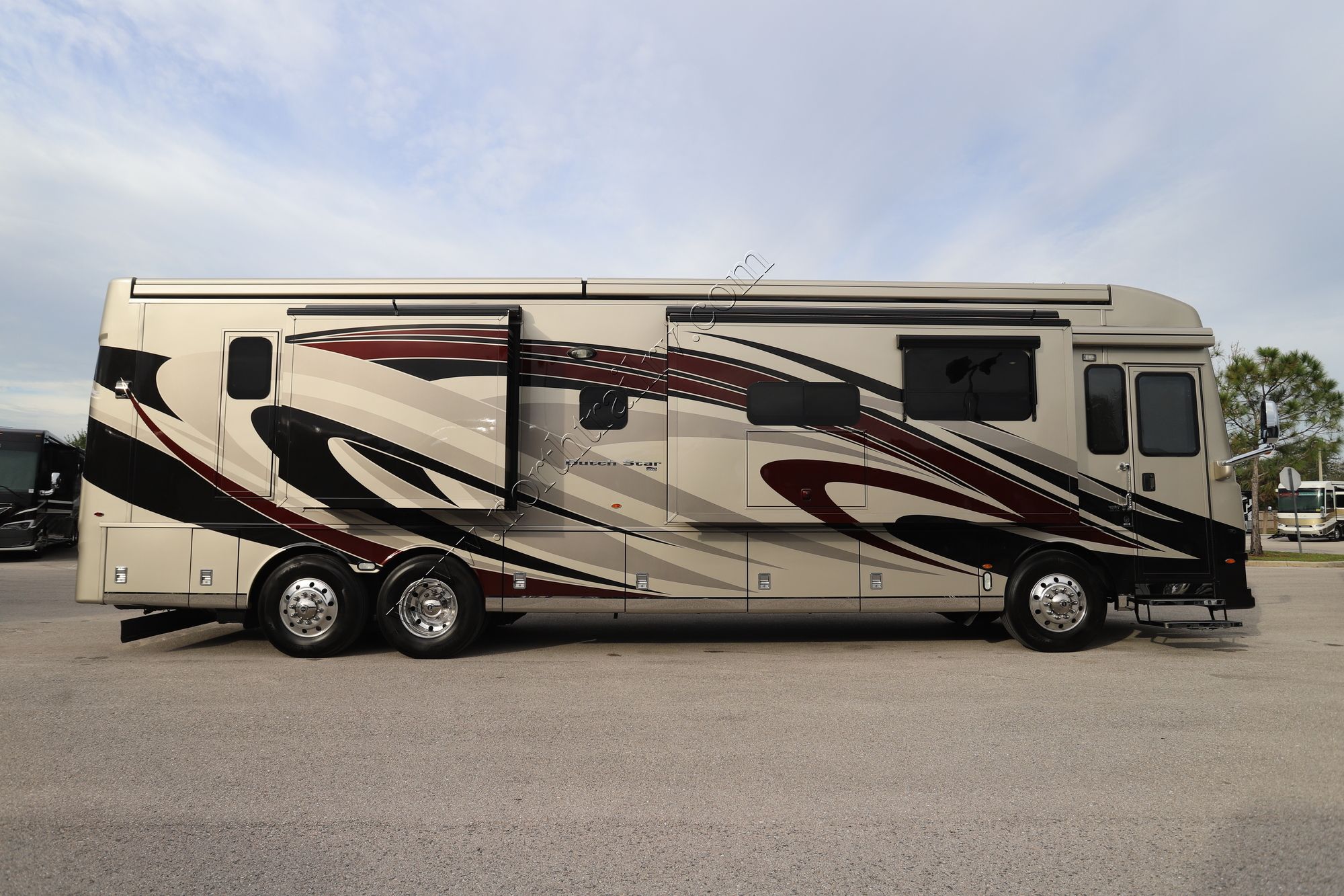 Used 2019 Newmar Dutch Star 4018 Class A  For Sale