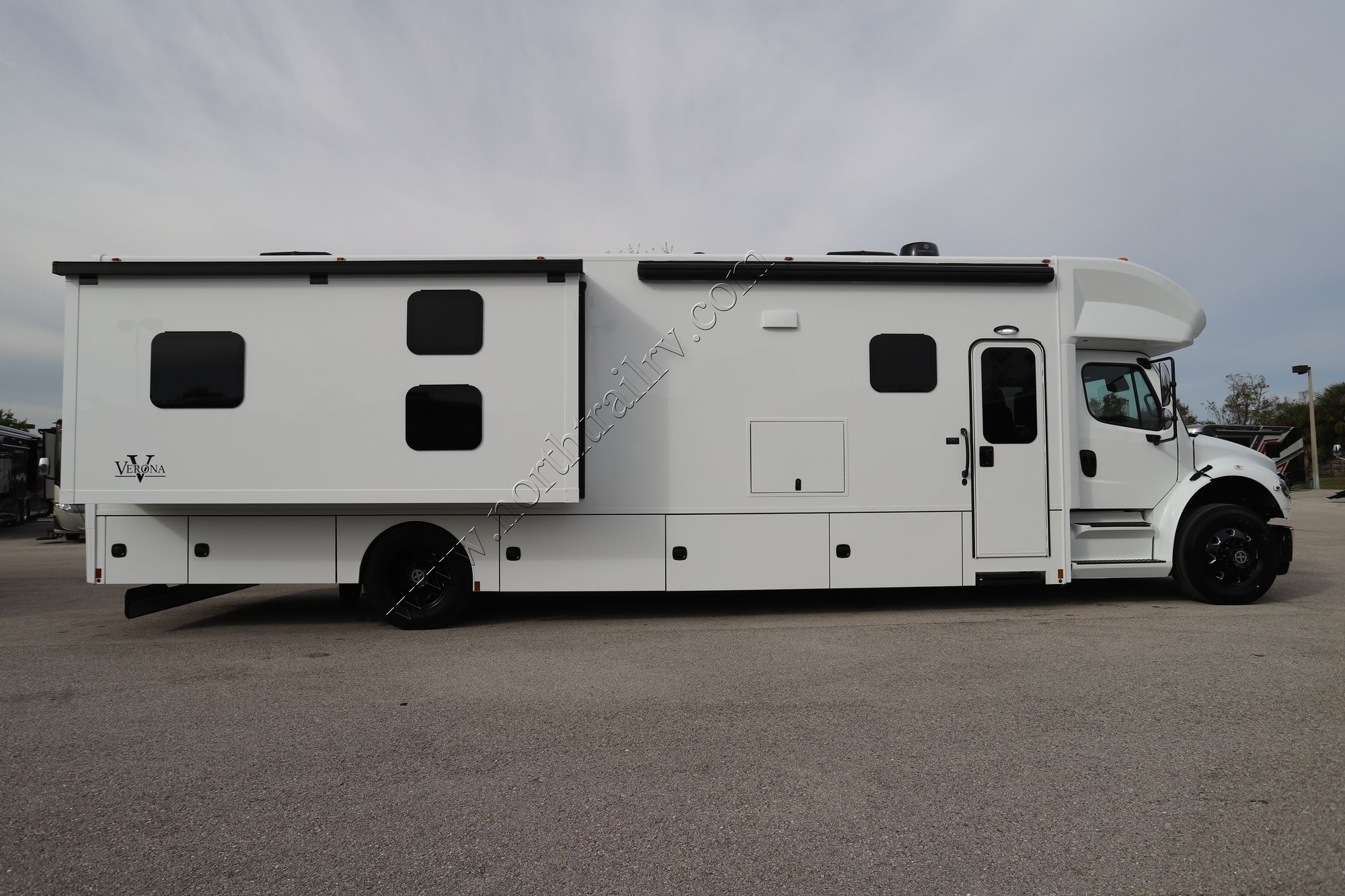 New 2024 Renegade Rv Verona 40VBH Super C  For Sale