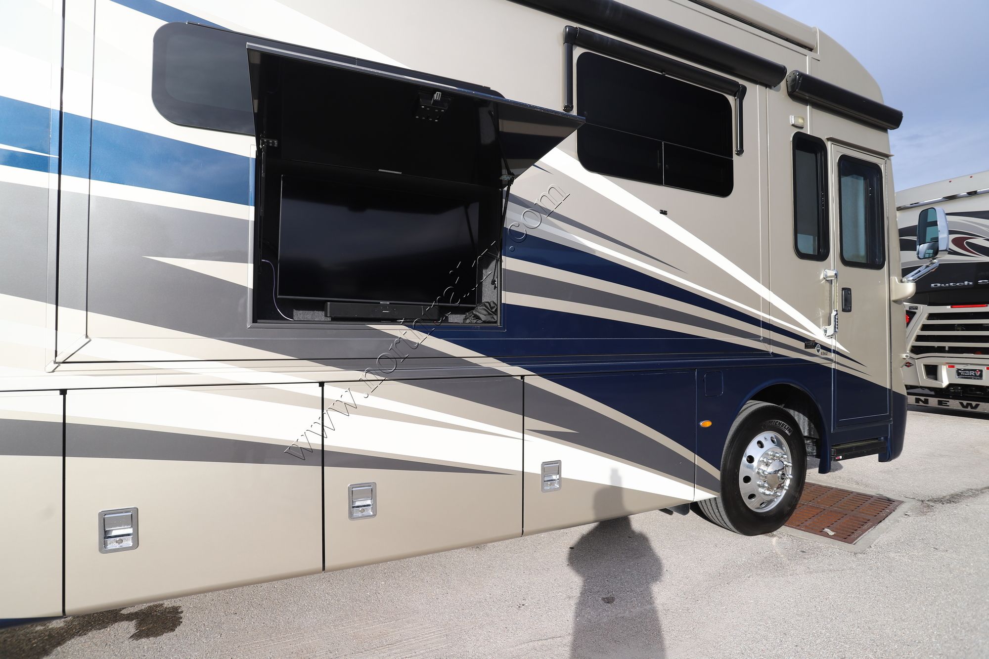 Used 2020 Newmar Ventana 4362 Class A  For Sale