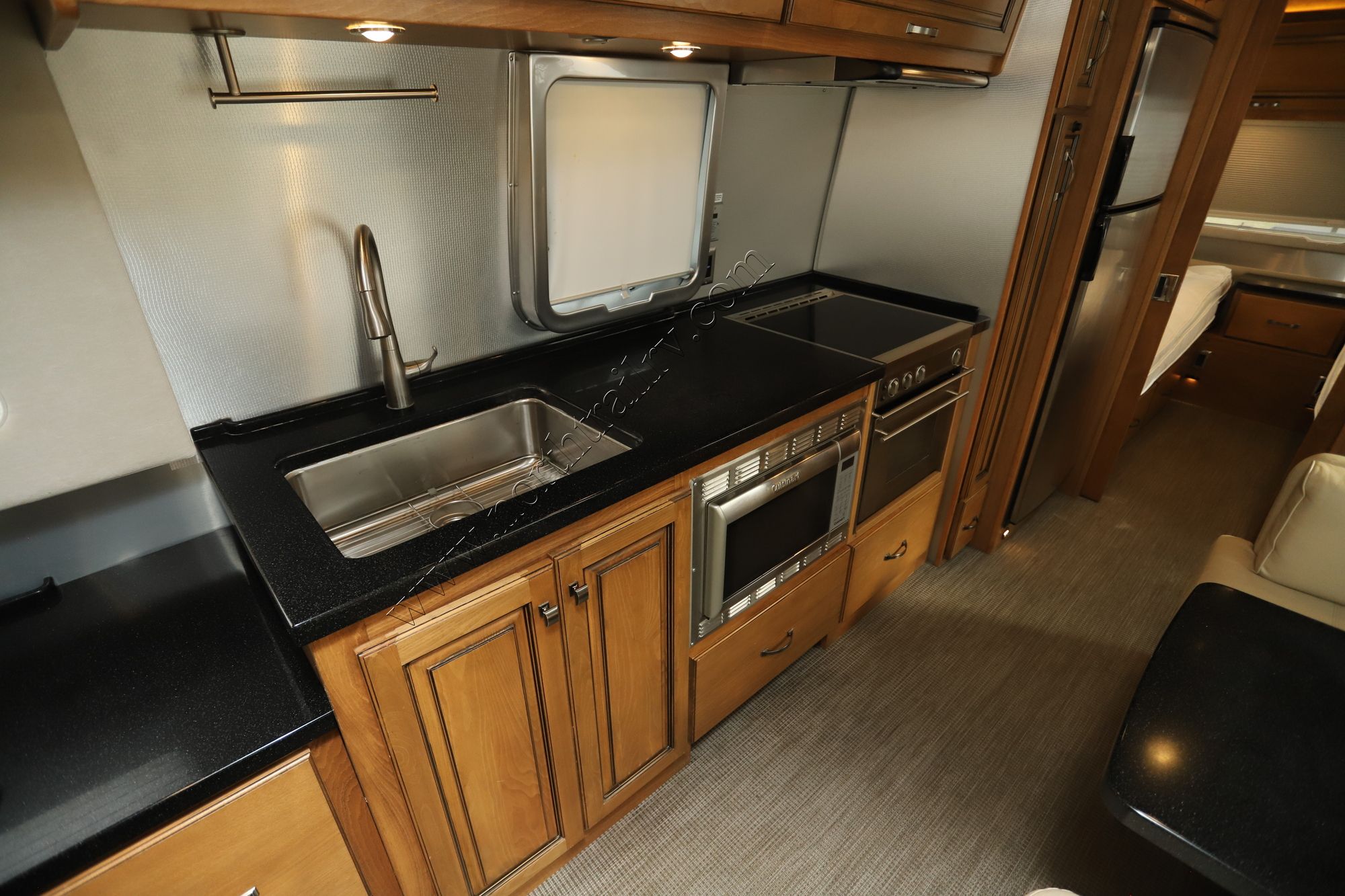 Used 2018 Airstream Classic 33FB Travel Trailer  For Sale