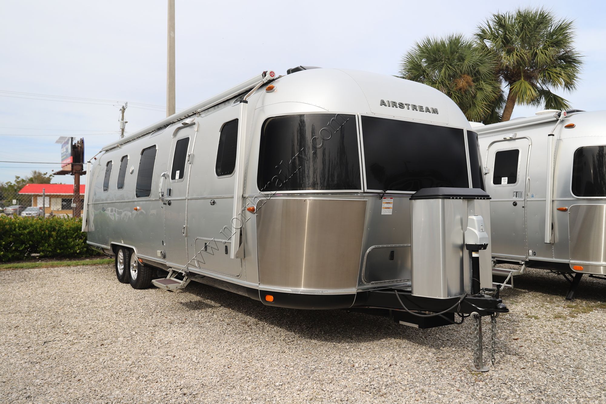 2018 Airstream Classic 33FB Travel Trailer Used  For Sale