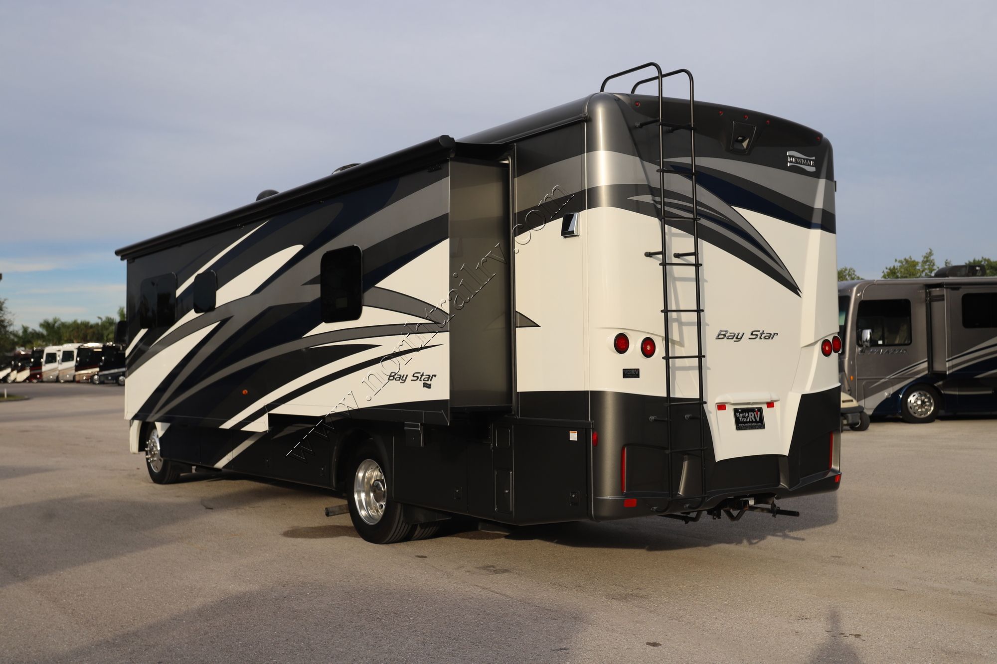 Used 2020 Newmar Bay Star 3408 Class A  For Sale