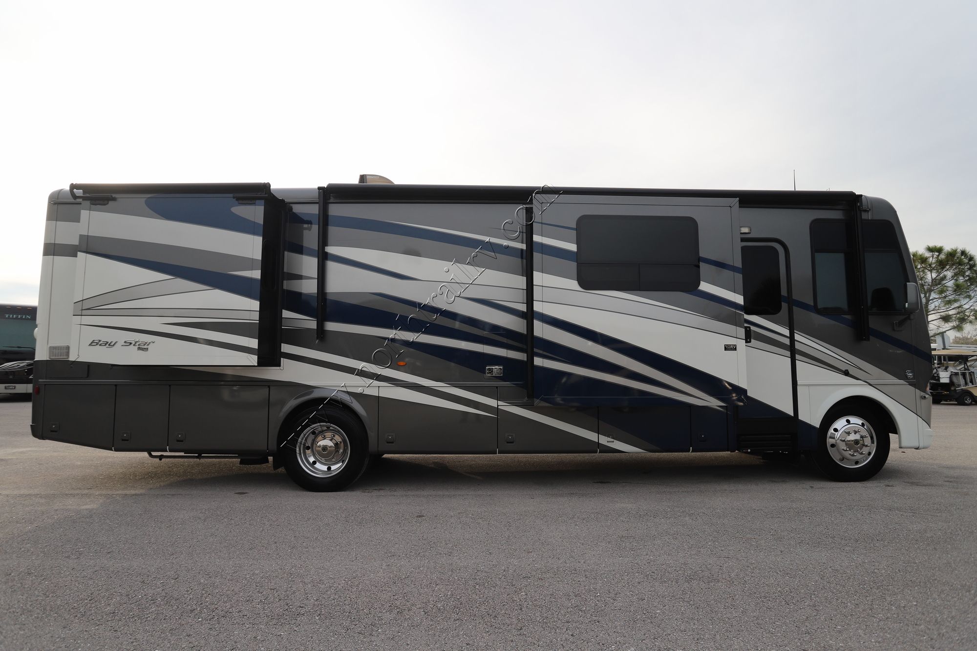 Used 2020 Newmar Bay Star 3408 Class A  For Sale