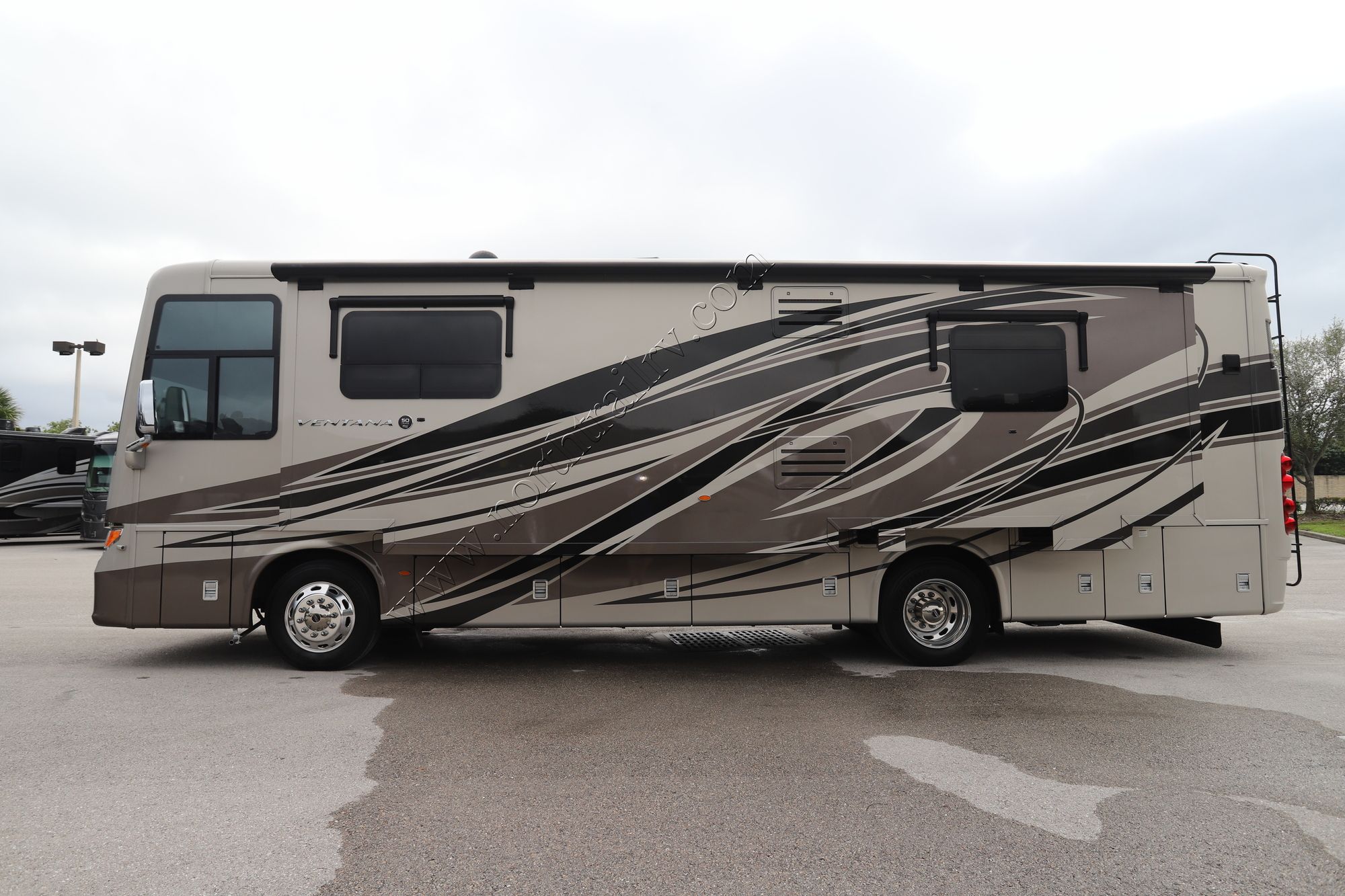 Used 2018 Newmar Ventana 3407 Class A  For Sale