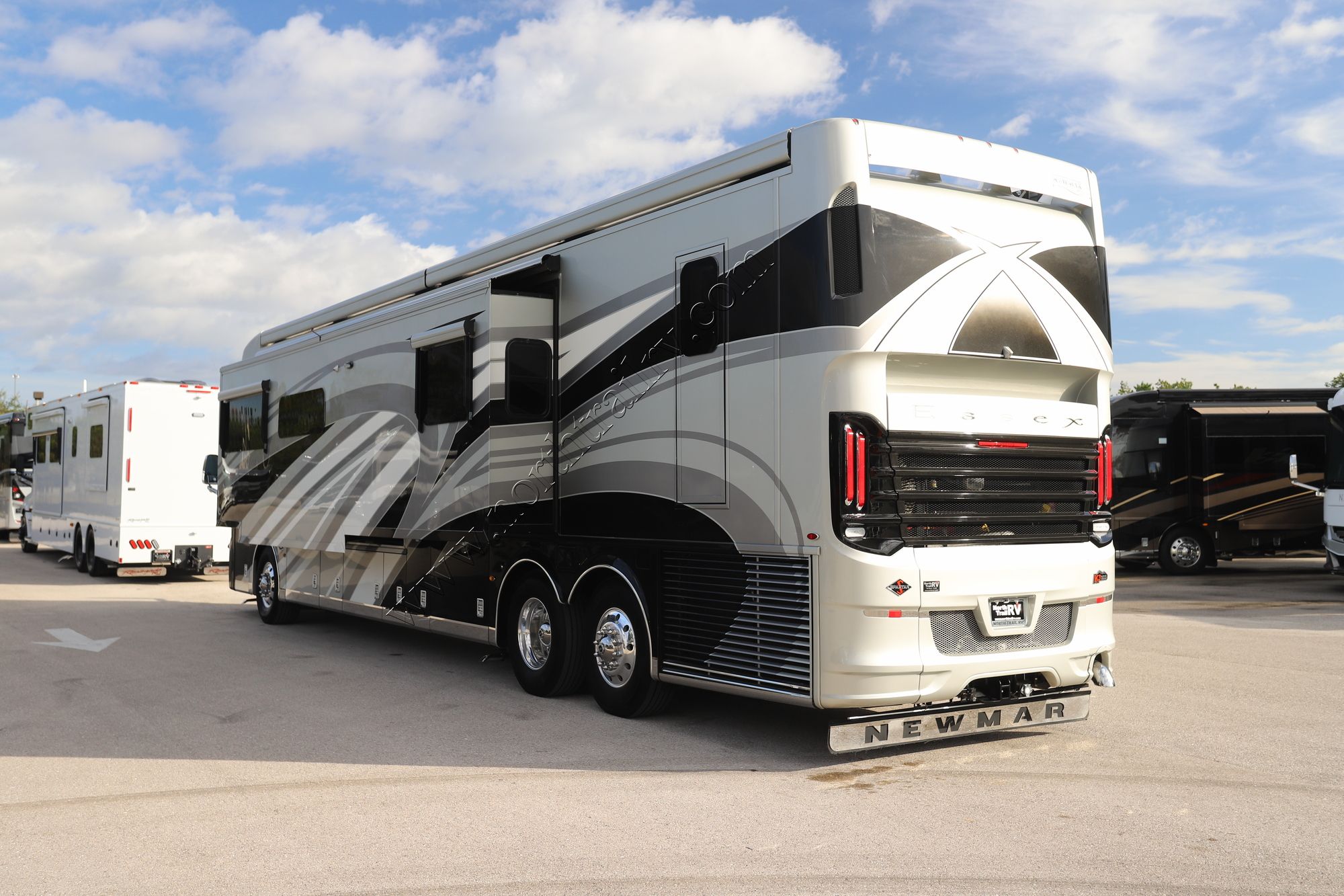 Used 2022 Newmar Essex 4533 Class A  For Sale