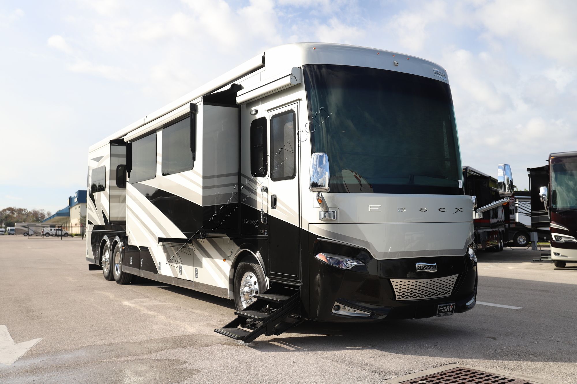 Used 2022 Newmar Essex 4533 Class A  For Sale