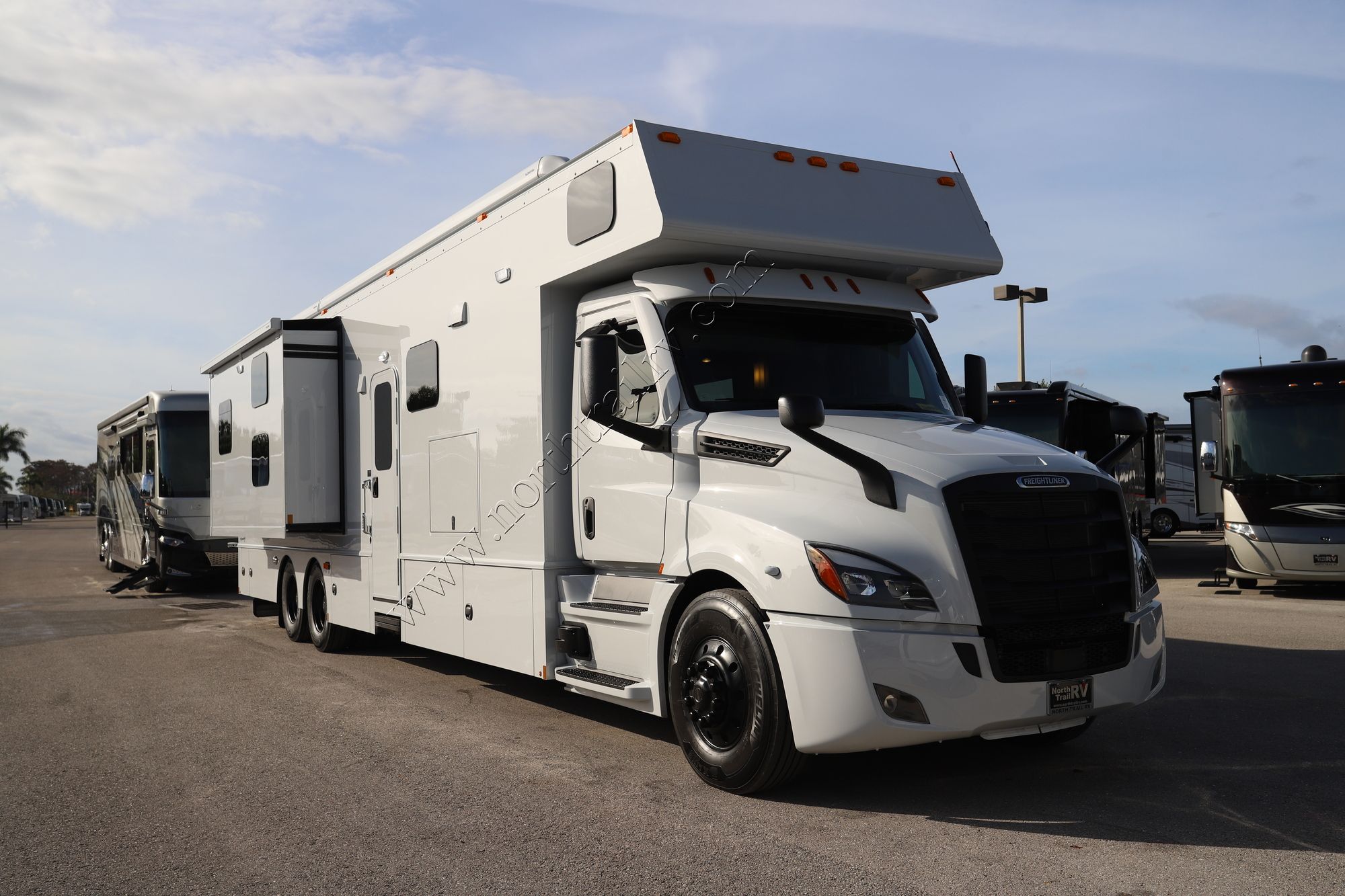 New 2024 Renegade Rv Classic 45CBF Super C  For Sale