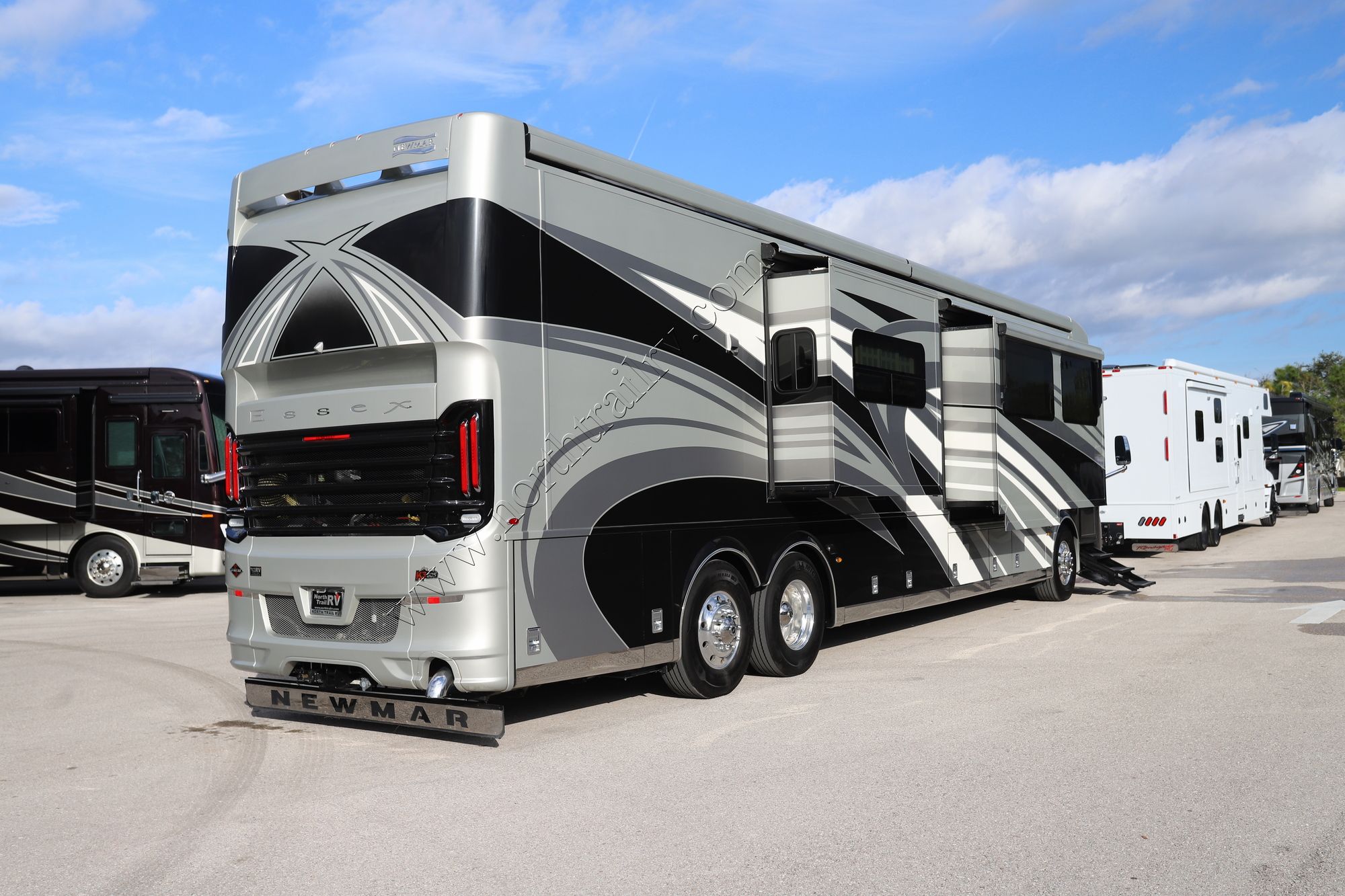 Used 2022 Newmar Essex 4533 Class A  For Sale