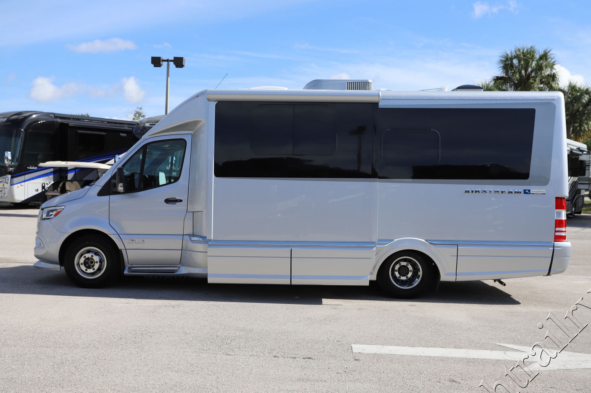 2024 Airstream Atlas Tommy Bahama Class C New  For Sale