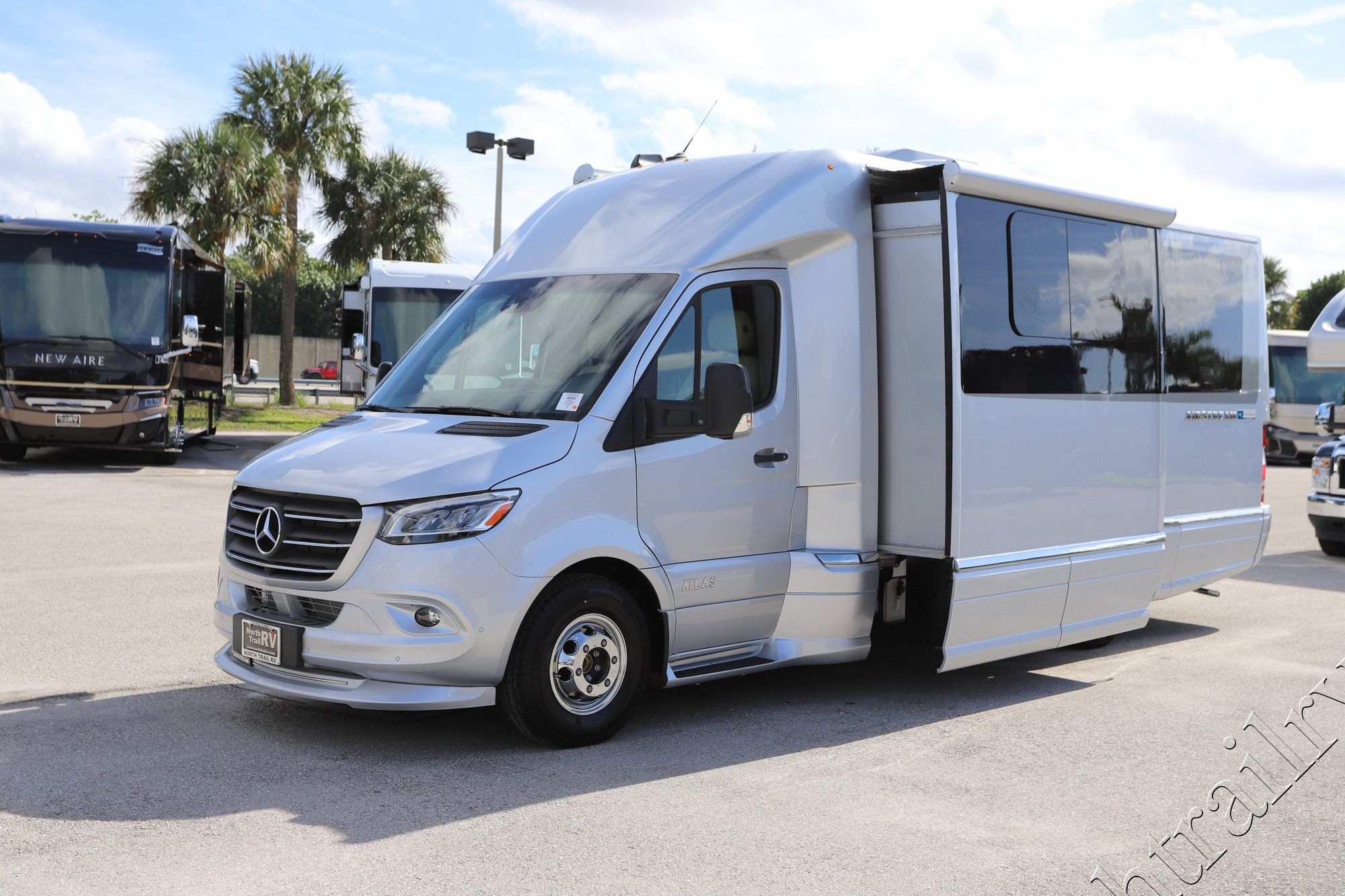 2024 Airstream Atlas Tommy Bahama Class C New  For Sale