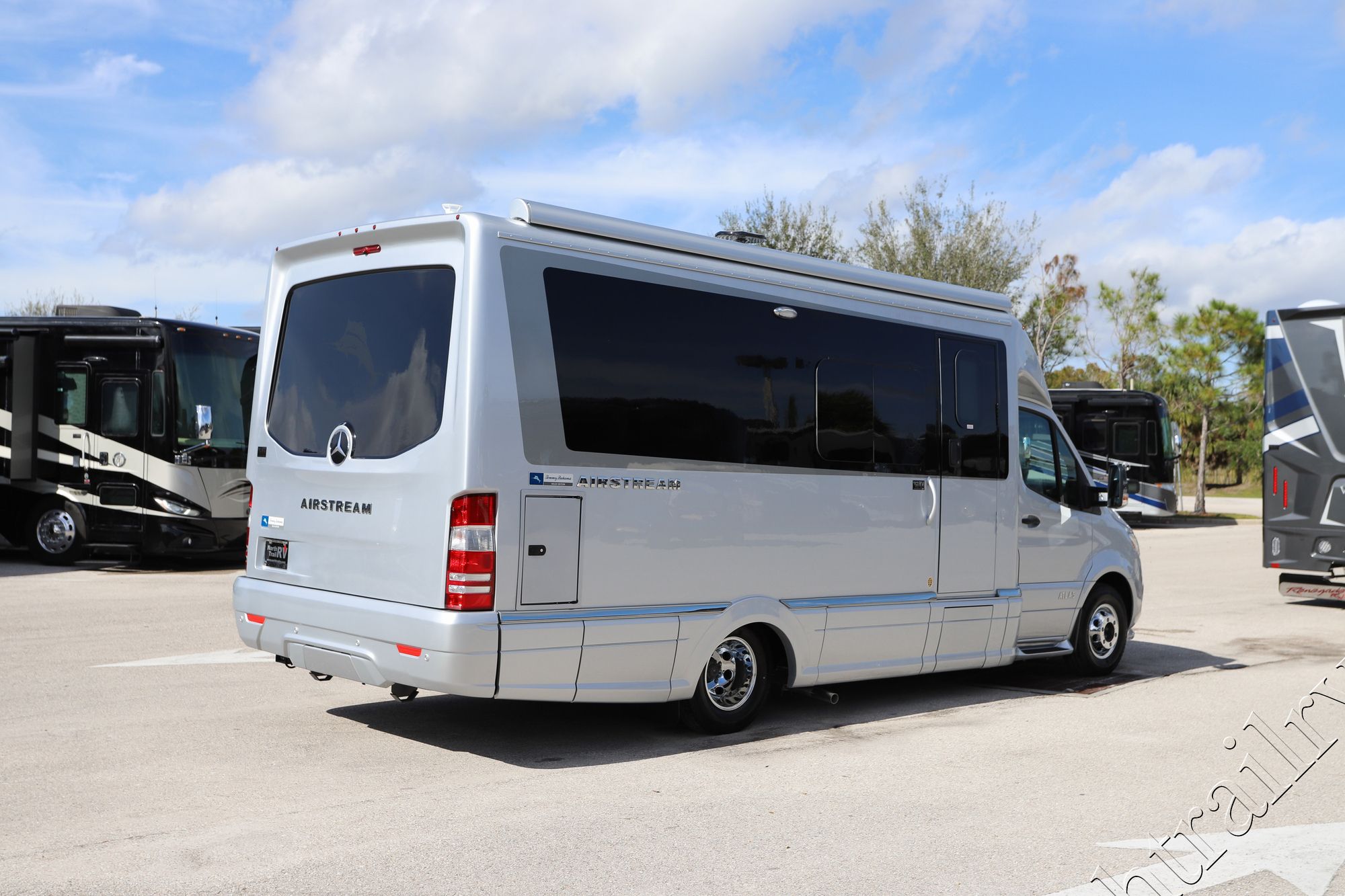 2024 Airstream Atlas Tommy Bahama Class C New  For Sale