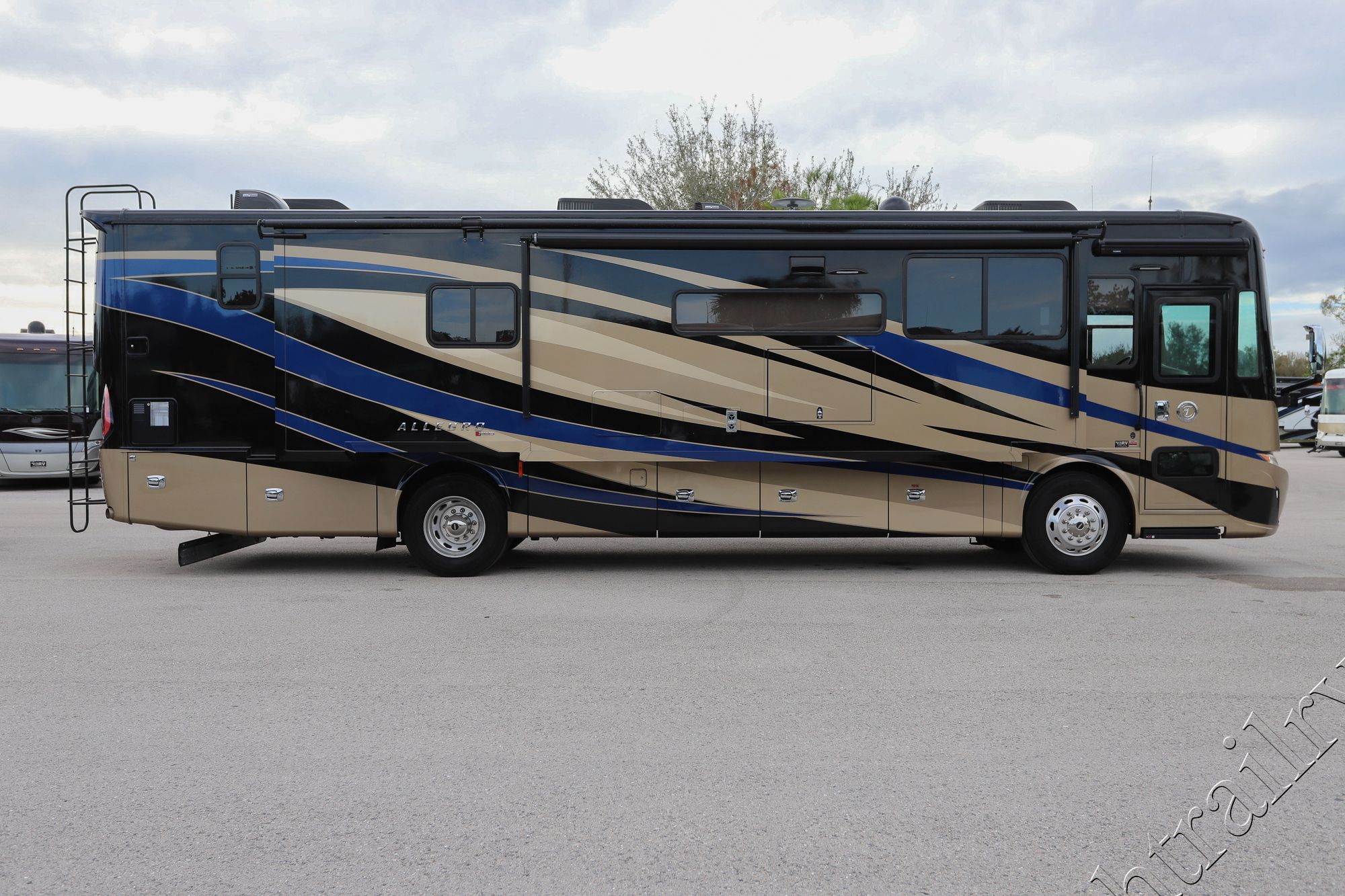 Used 2019 Tiffin Motor Homes Allegro Red 37BA Class A  For Sale