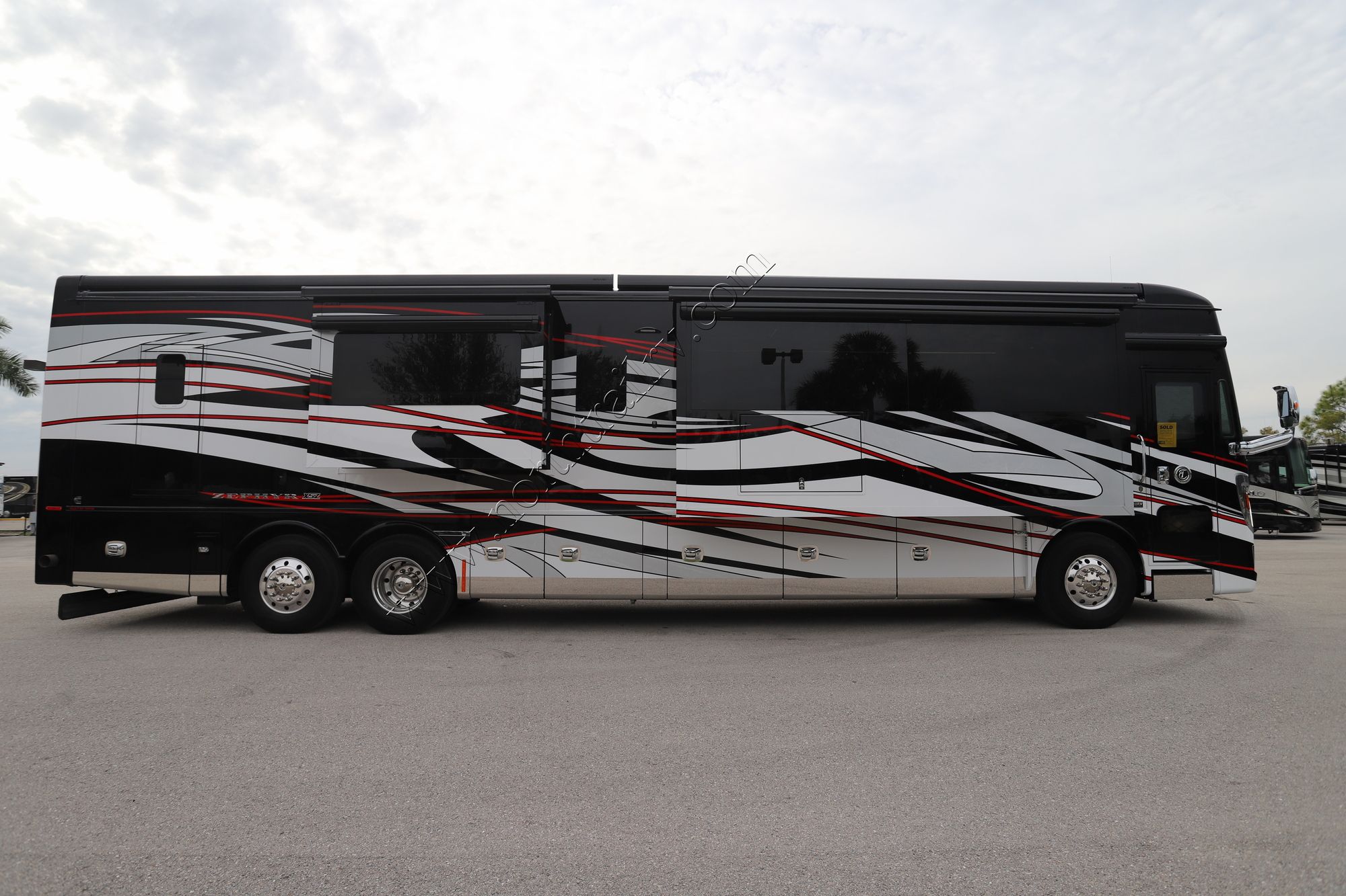 New 2024 Tiffin Motor Homes Zephyr 45FZ Class A  For Sale