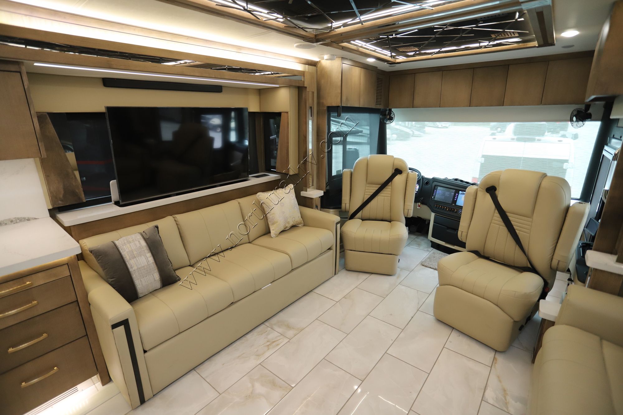 New 2024 Tiffin Motor Homes Zephyr 45FZ Class A  For Sale