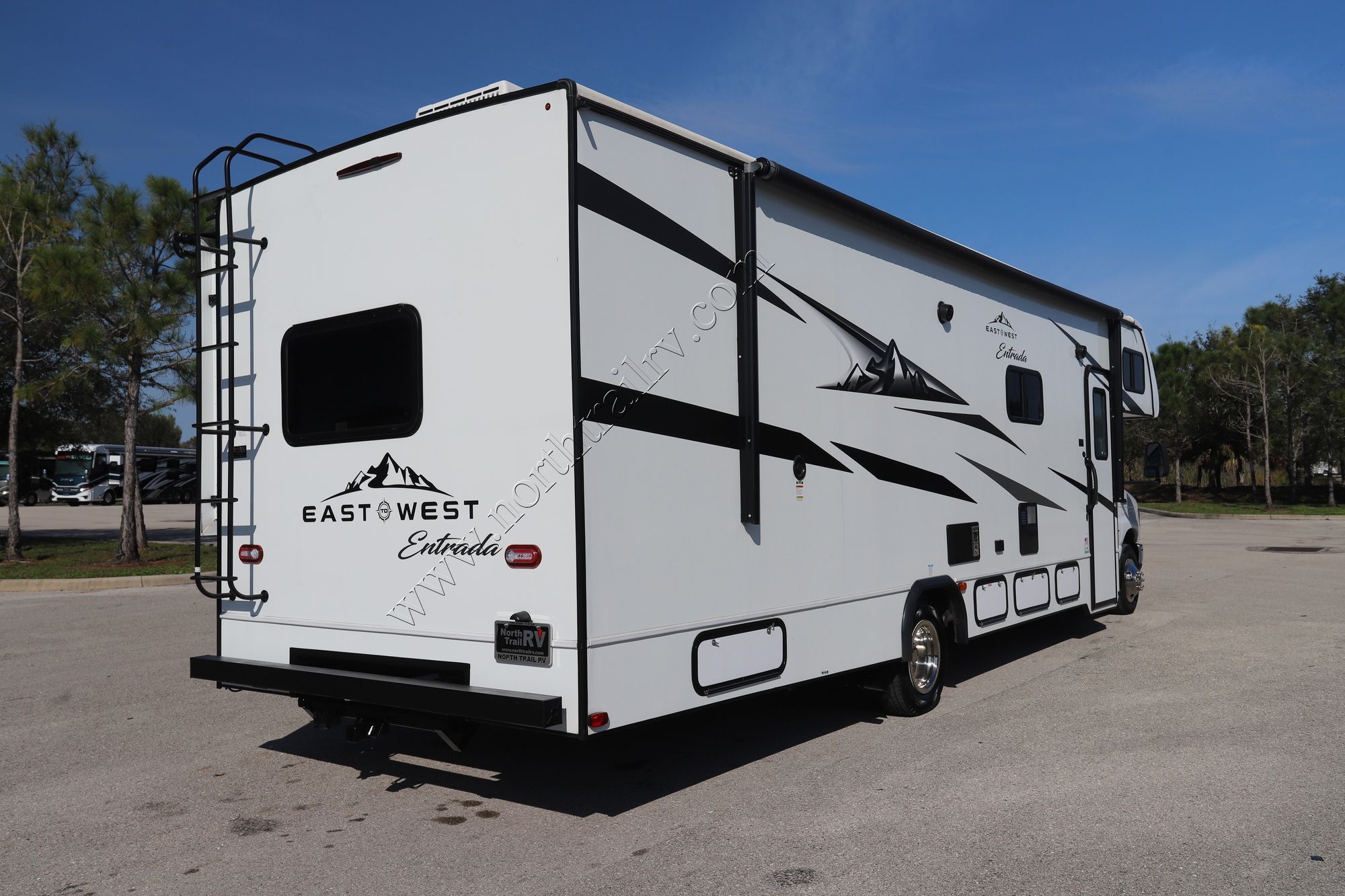 Used 2022 East To West Entrada 2900DS Class C  For Sale