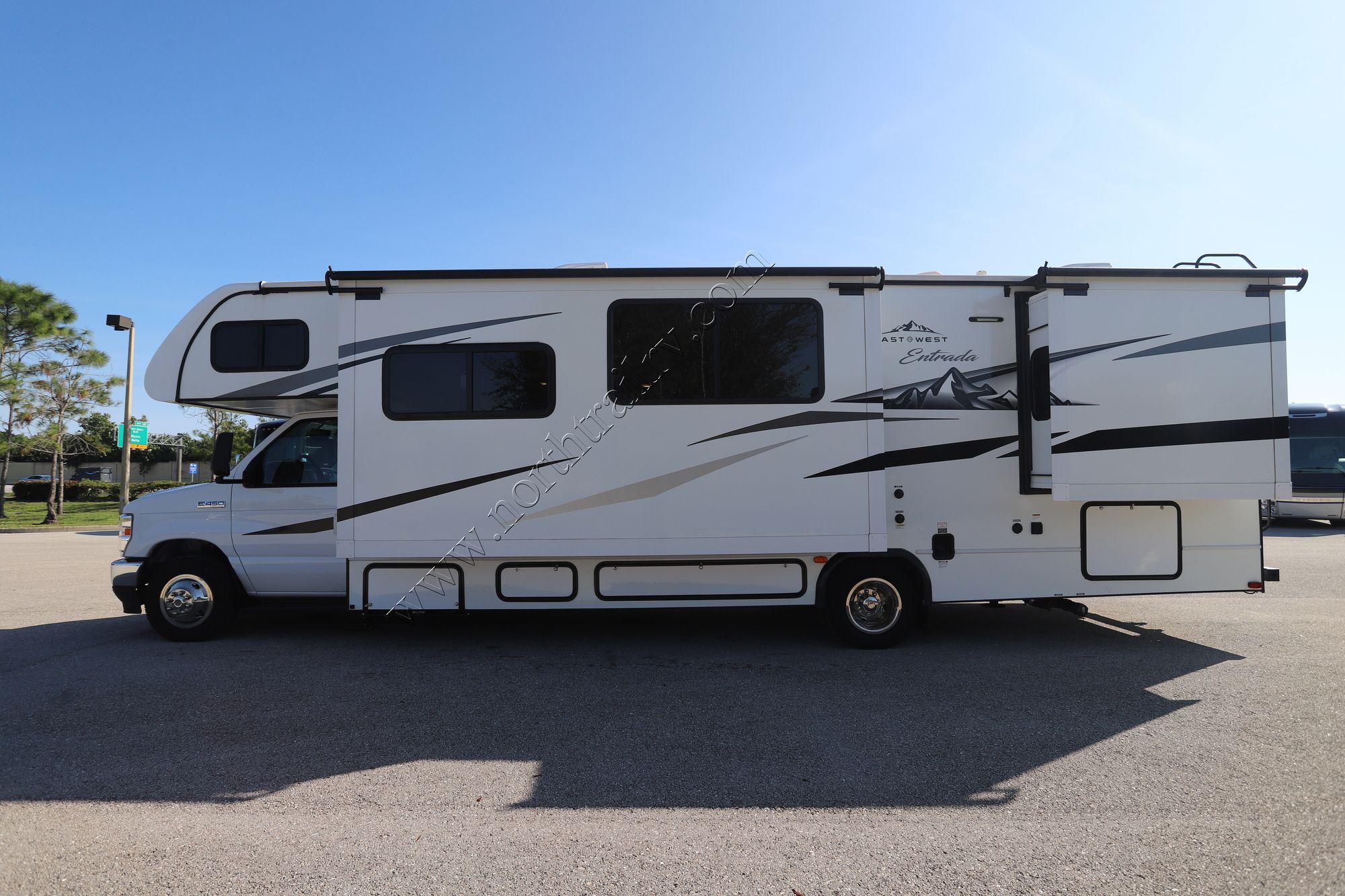 Used 2022 East To West Entrada 2900DS Class C  For Sale