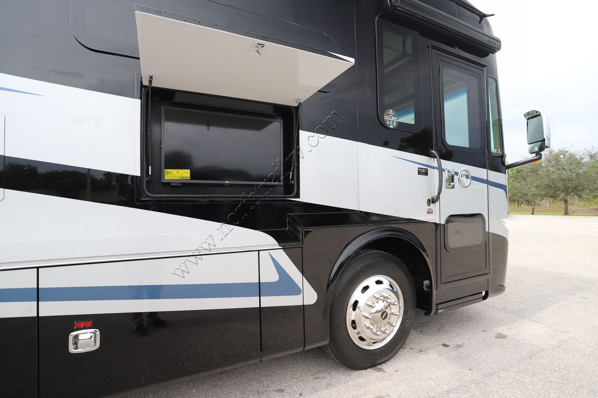 New 2024 Tiffin Motor Homes Byway 38BL Class A  For Sale