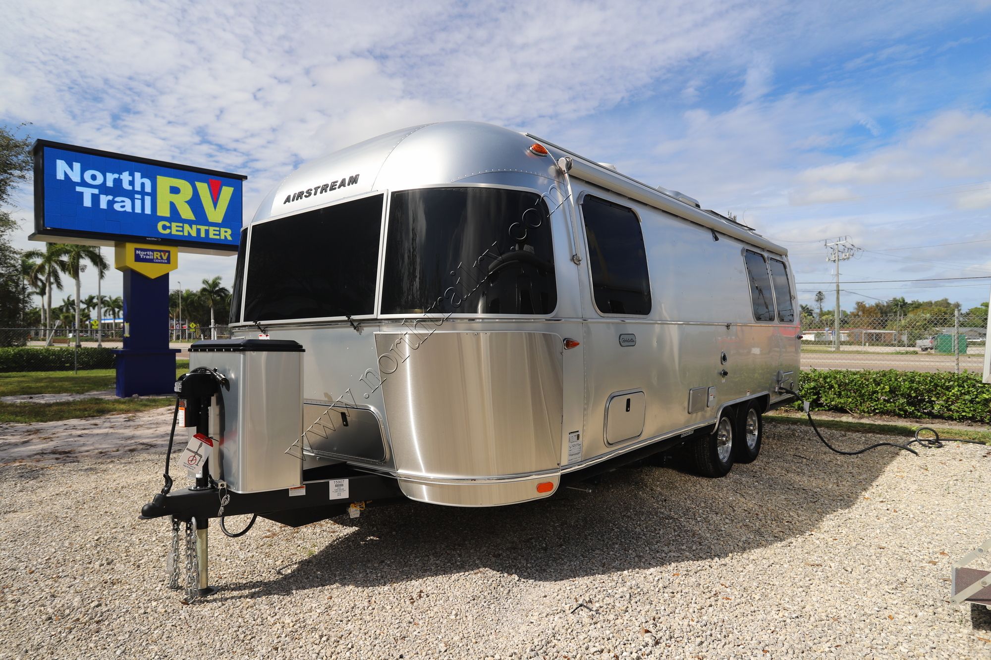 2024 Airstream Globetrotter 25FB Travel Trailer New  For Sale