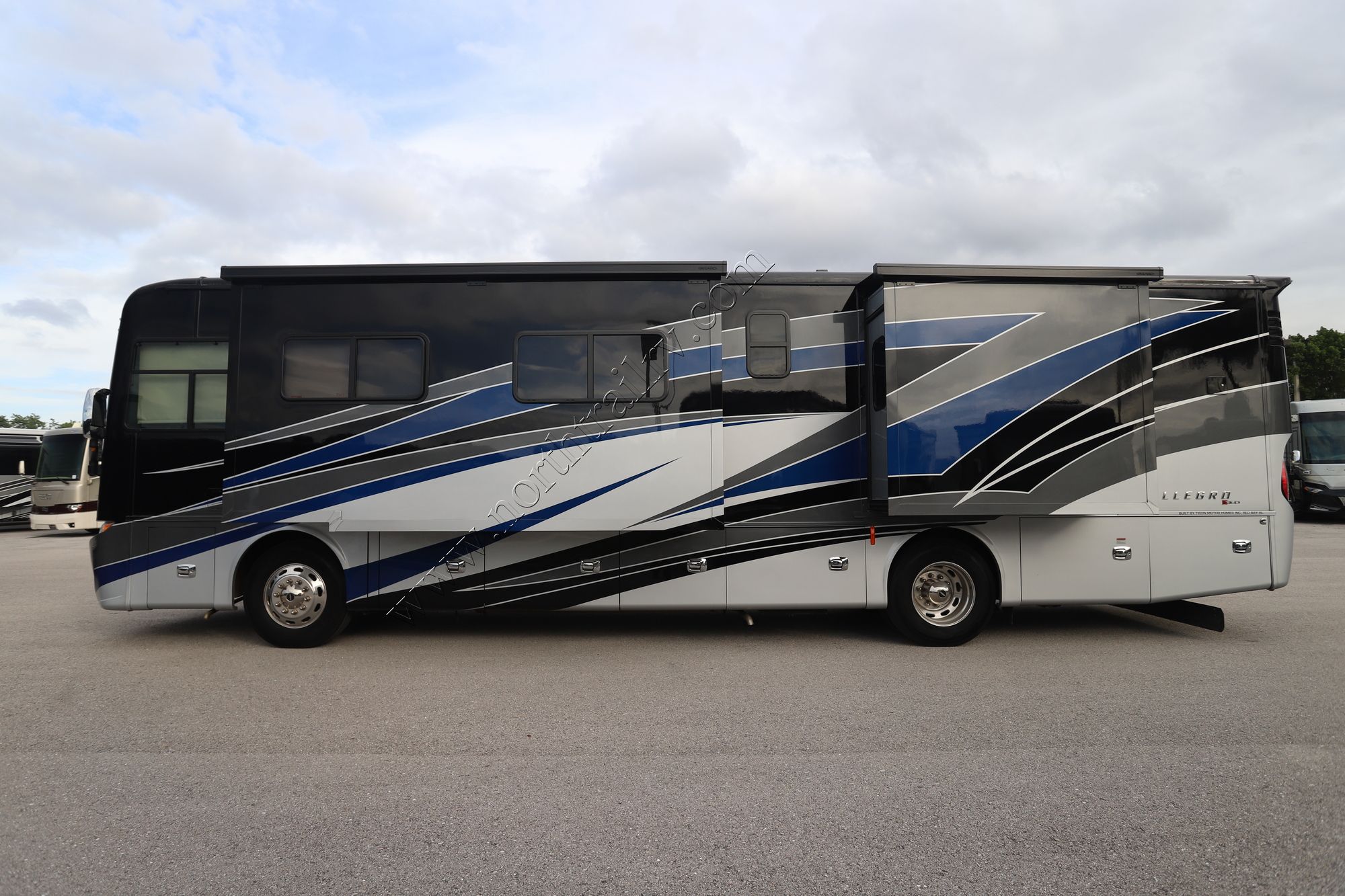 Used 2021 Tiffin Motor Homes Allegro Red 37BA Class A  For Sale