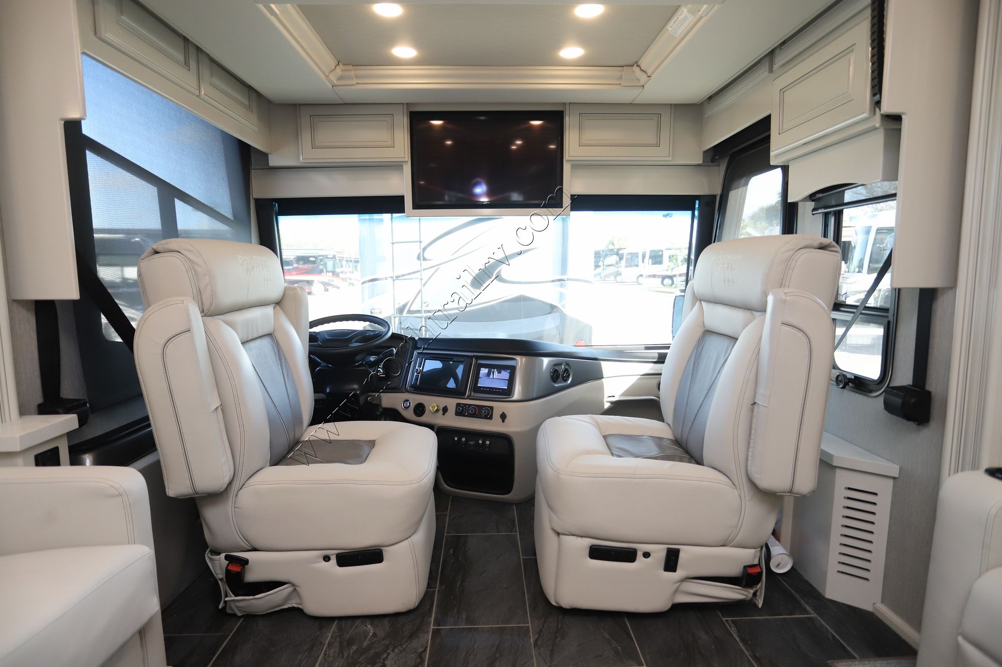 Used 2023 Fleetwood Discovery Lxe 36HQ Class A  For Sale