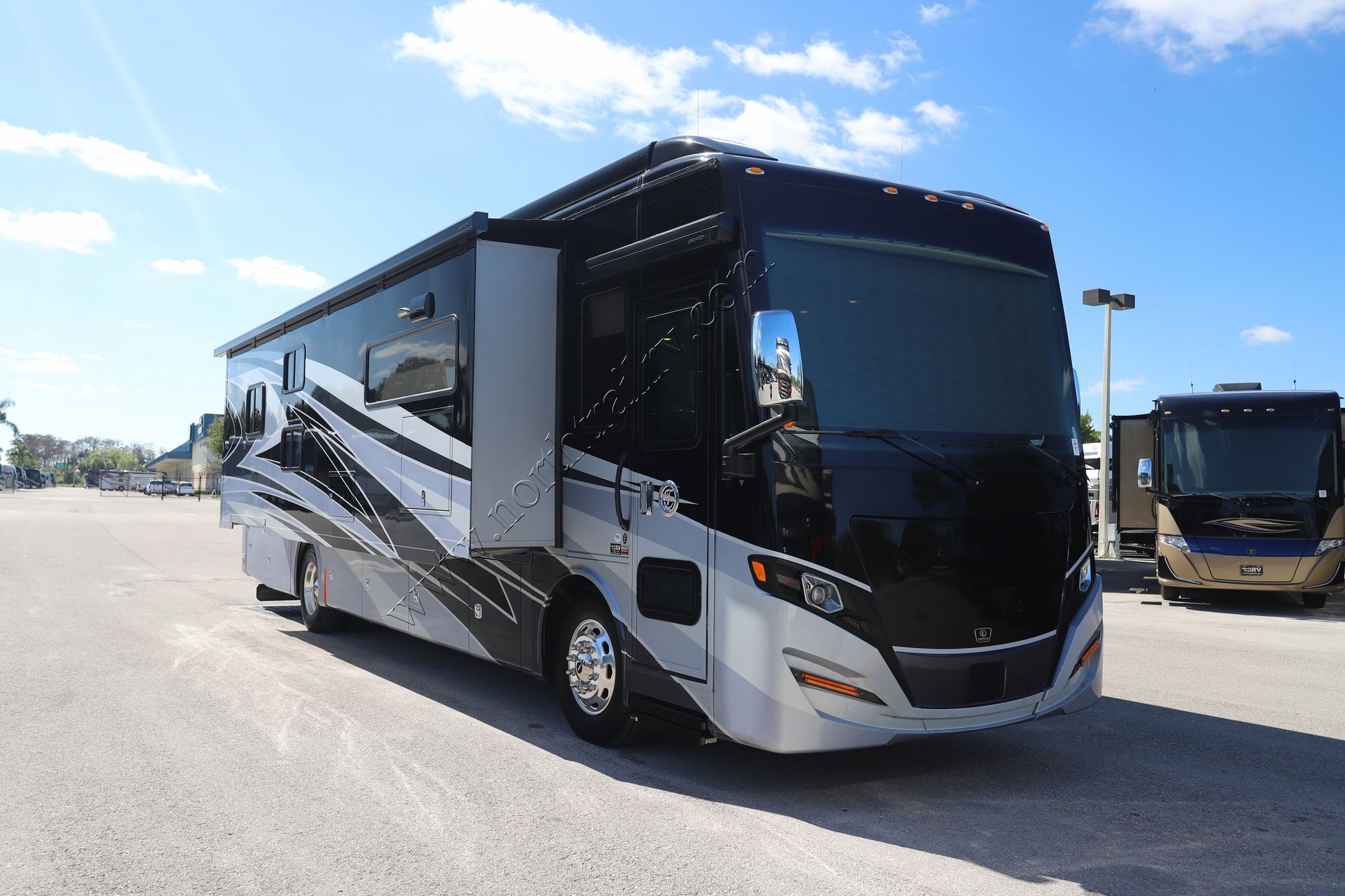 Used 2022 Tiffin Motor Homes Allegro Red 38KA Class A  For Sale