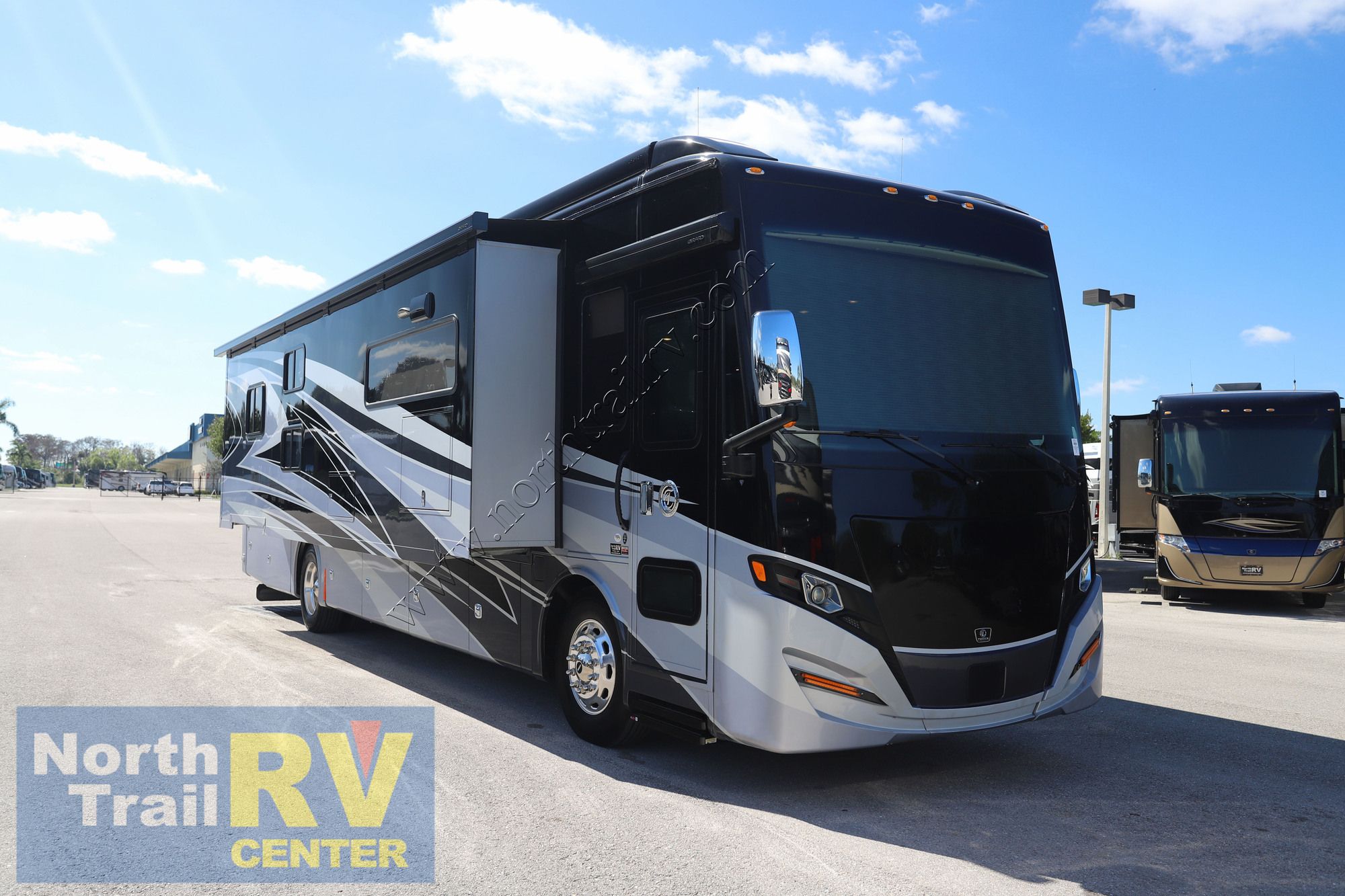 Used 2022 Tiffin Motor Homes Allegro Red 38KA Class A  For Sale