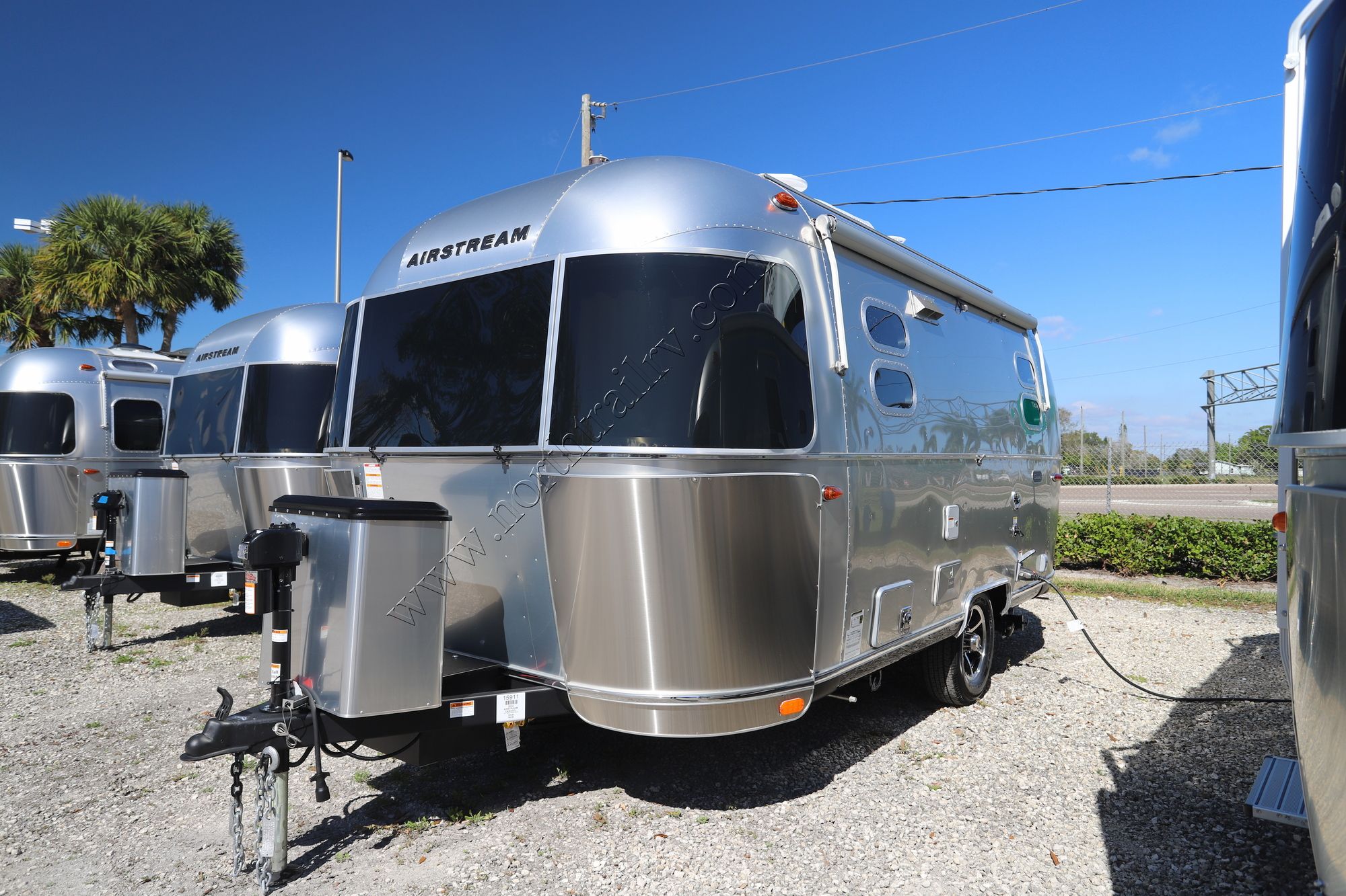 2024 Airstream Caravel 19CB Travel Trailer New  For Sale