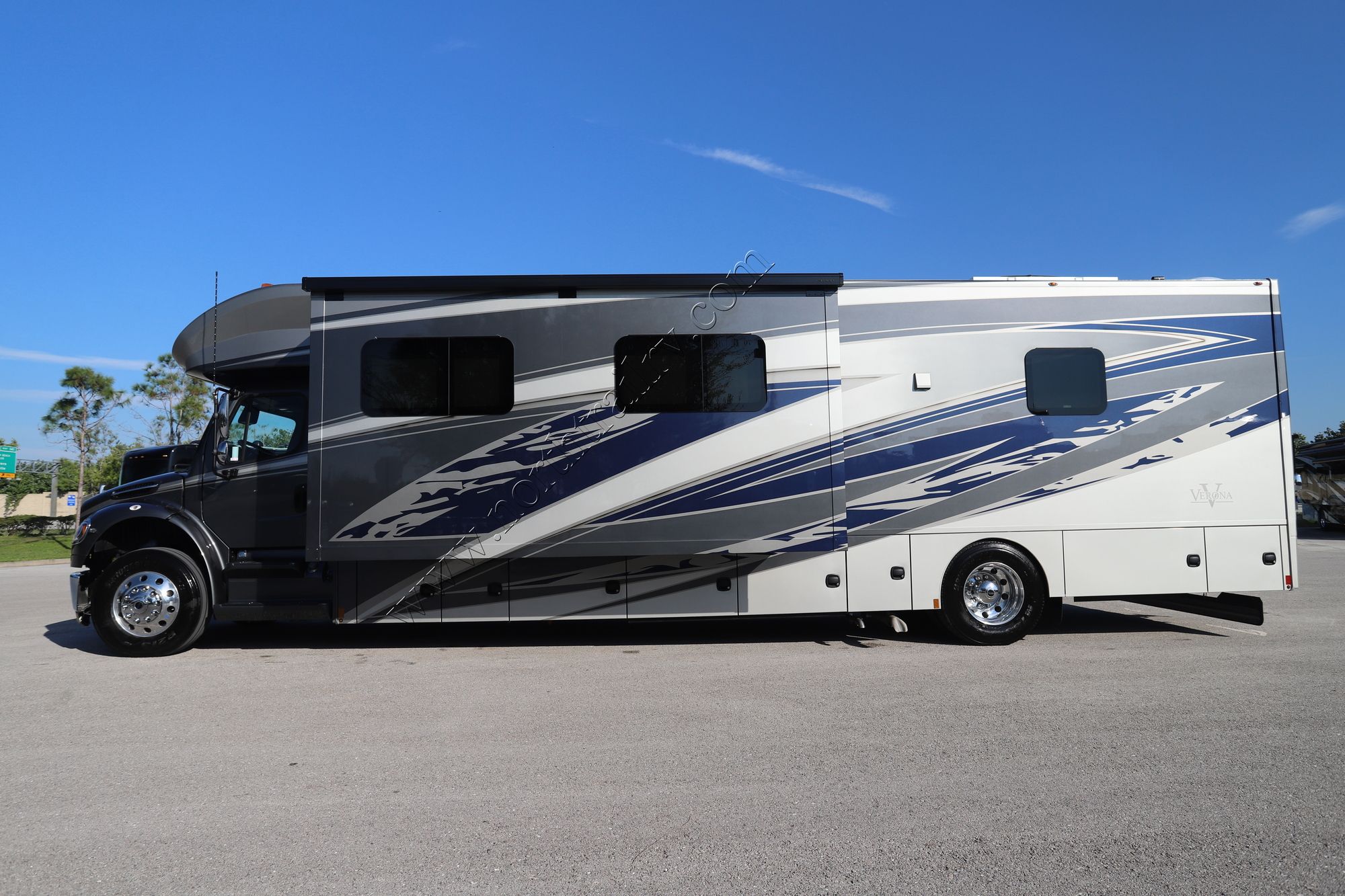 New 2024 Renegade Rv Verona 40VRB Super C  For Sale