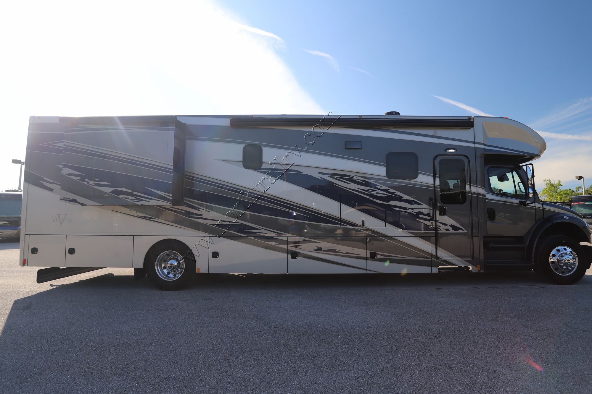 New 2024 Renegade Rv Verona 40VRB Super C  For Sale