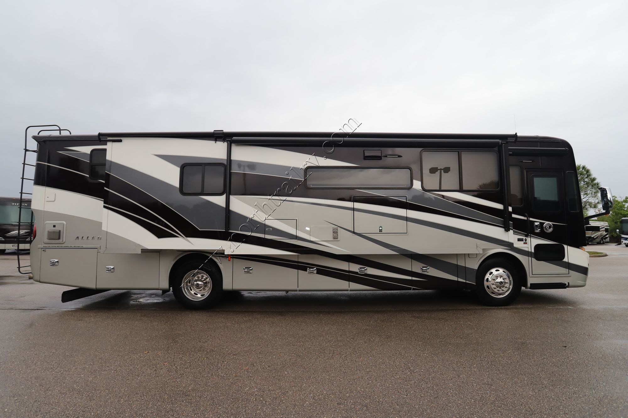 Used 2020 Tiffin Motor Homes Allegro Red 37BA Class A  For Sale