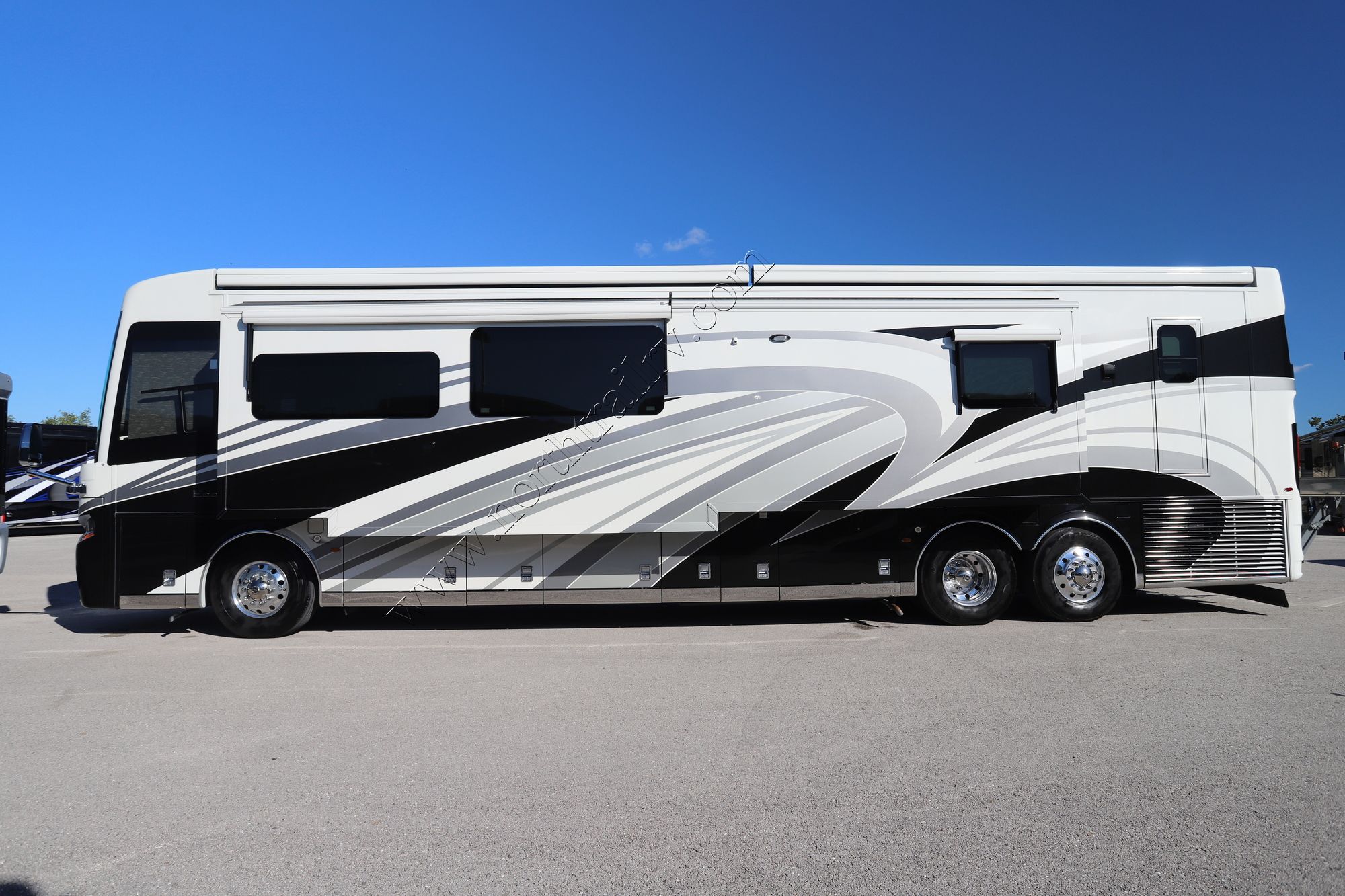 Used 2022 Newmar Essex 4569 Class A  For Sale