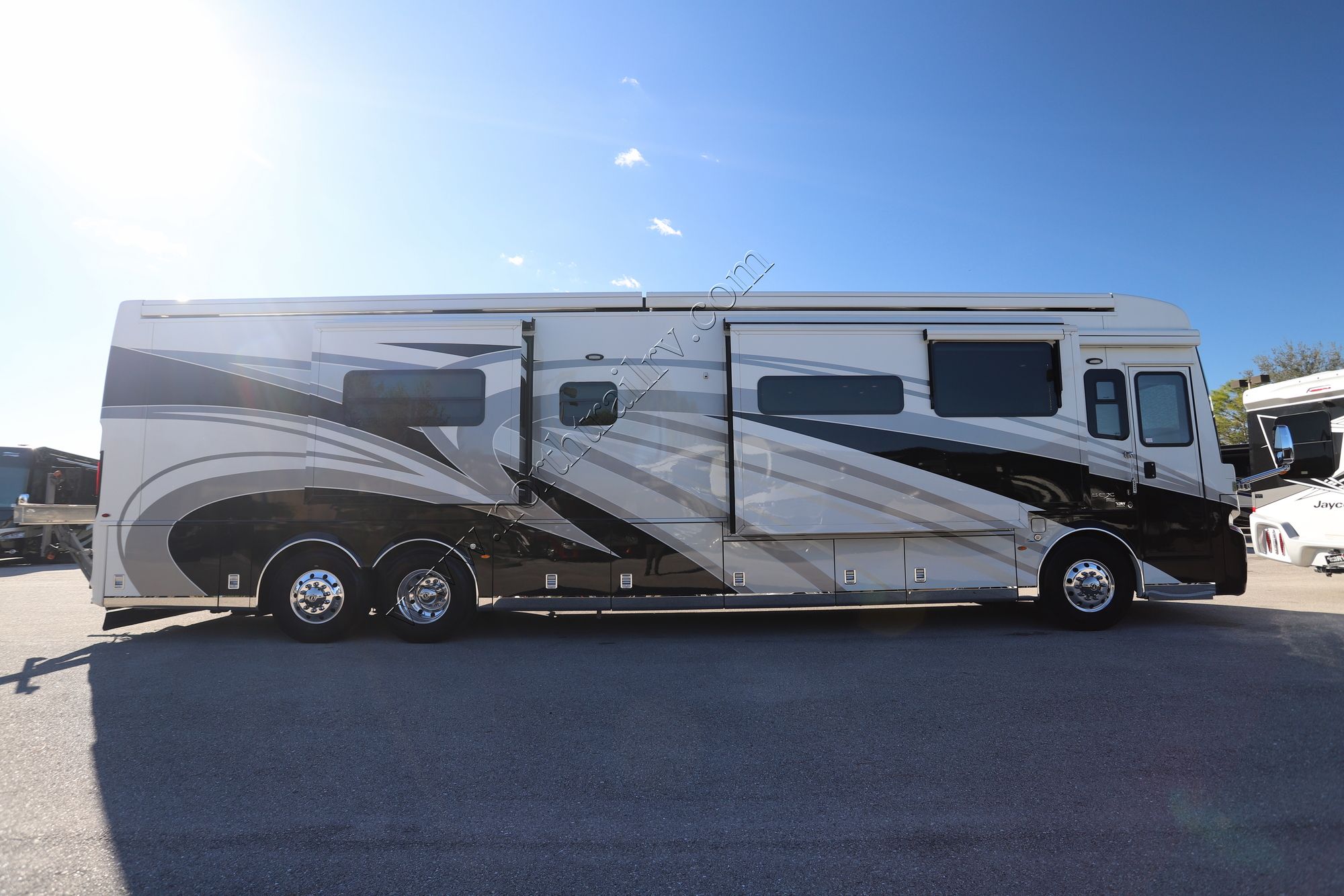 Used 2022 Newmar Essex 4569 Class A  For Sale