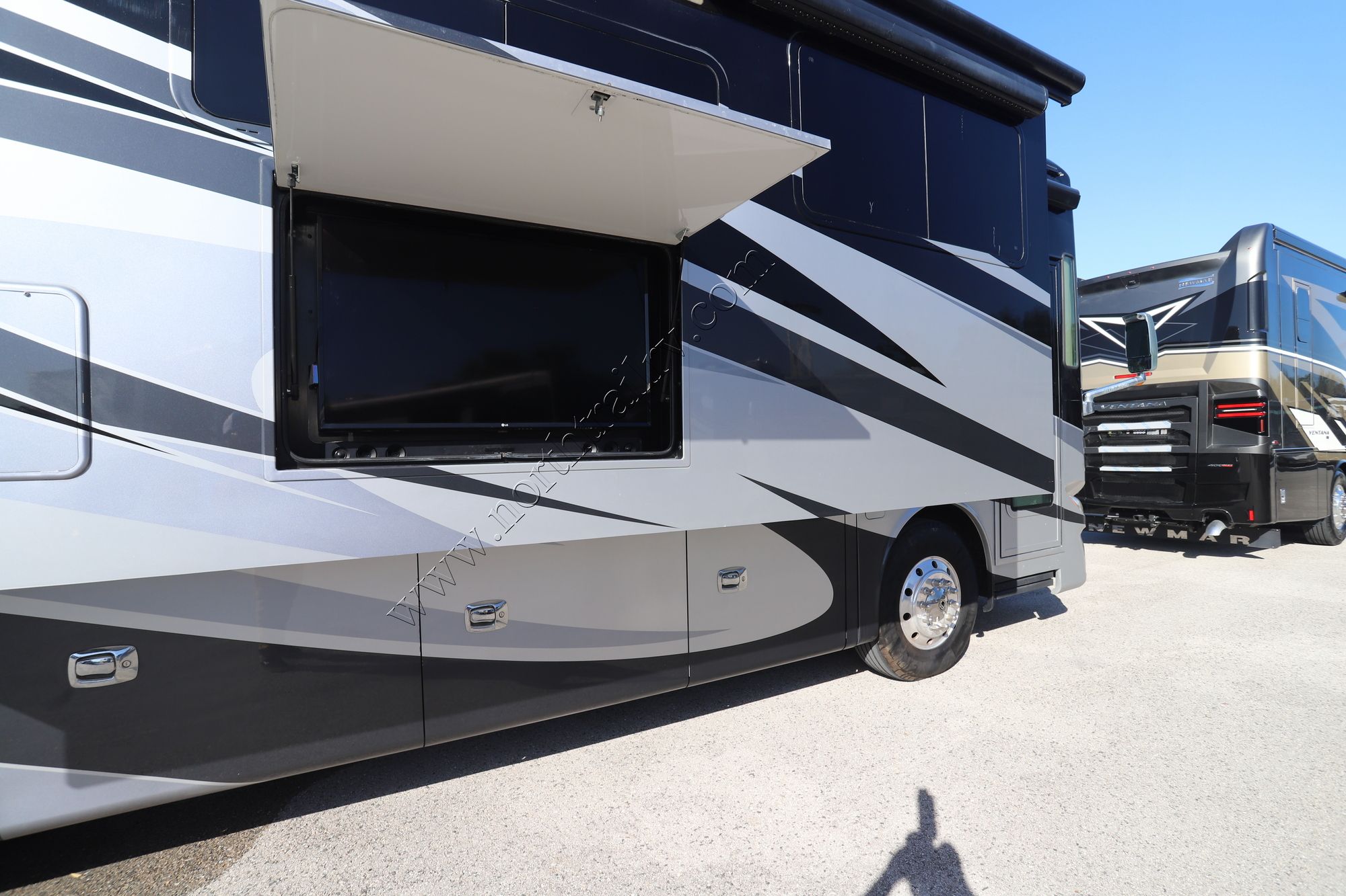 Used 2018 Tiffin Motor Homes Phaeton 40IH Class A  For Sale