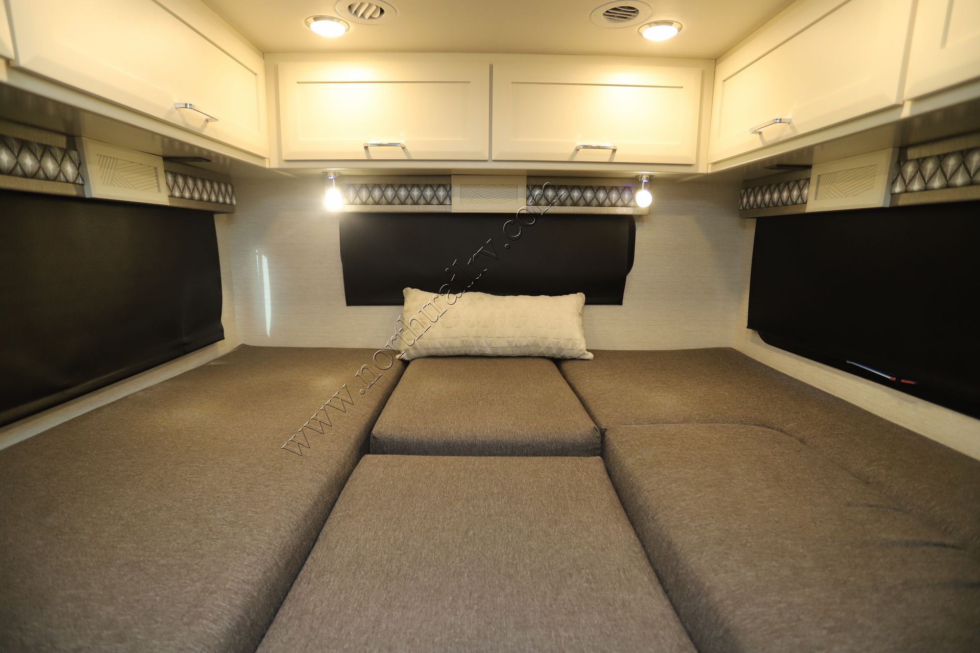 New 2024 Tiffin Motor Homes Wayfarer 25LW Class C  For Sale