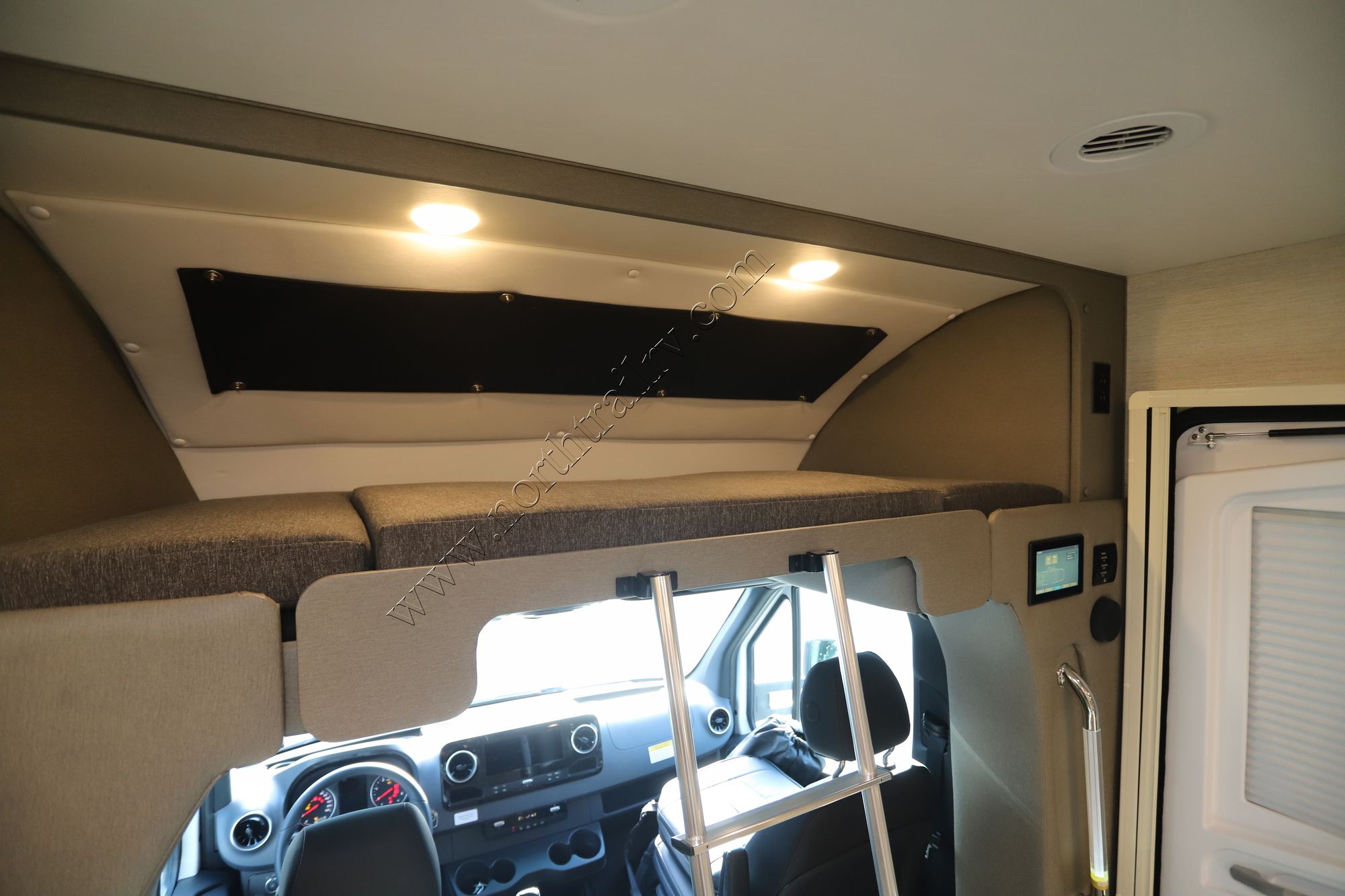 New 2024 Tiffin Motor Homes Wayfarer 25LW Class C  For Sale