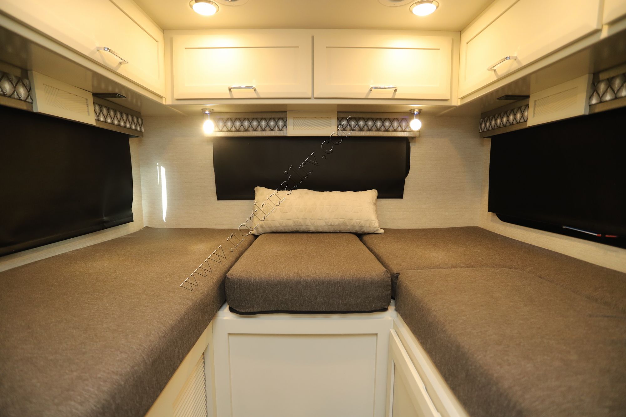 New 2024 Tiffin Motor Homes Wayfarer 25LW Class C  For Sale