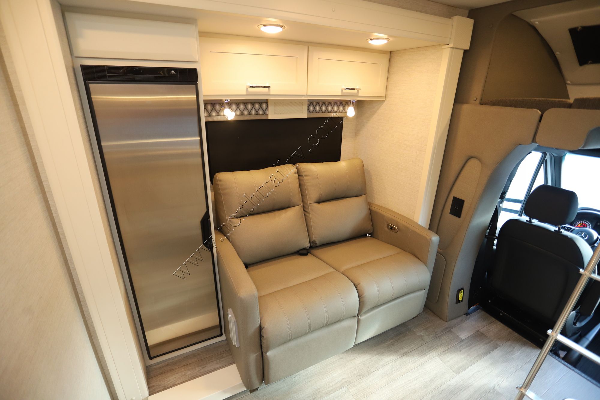 New 2024 Tiffin Motor Homes Wayfarer 25LW Class C  For Sale