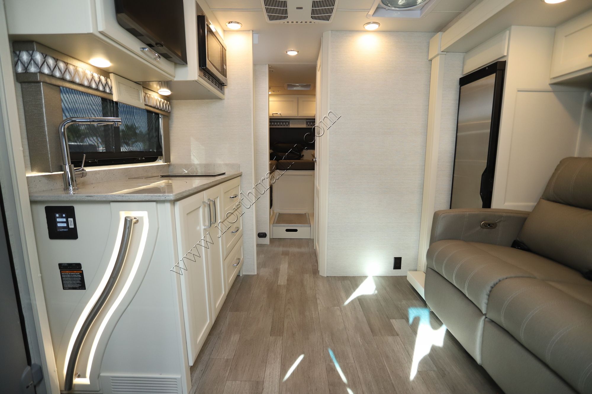 New 2024 Tiffin Motor Homes Wayfarer 25LW Class C  For Sale