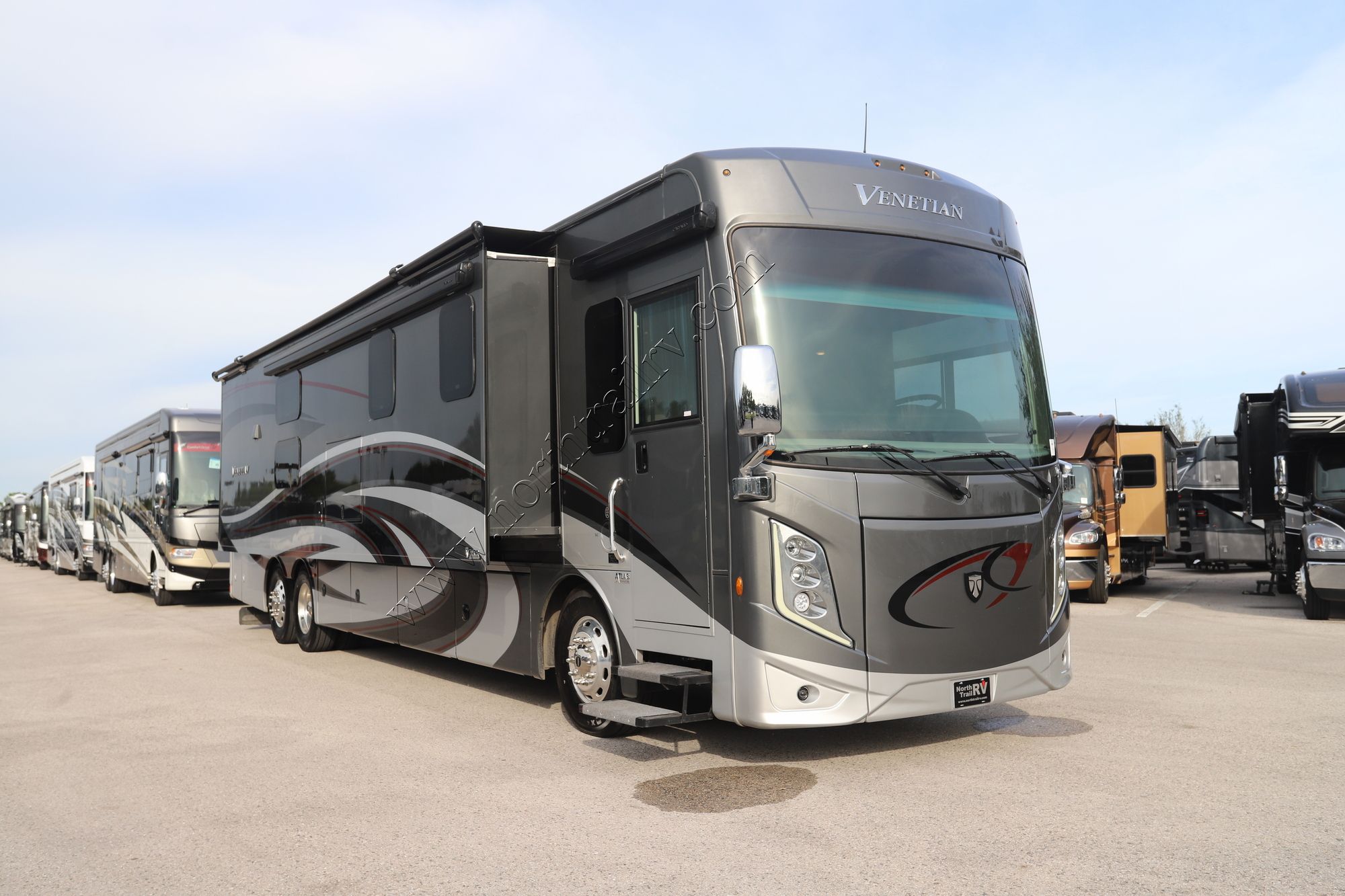 Used 2022 Thor Venetian B42 Class A  For Sale