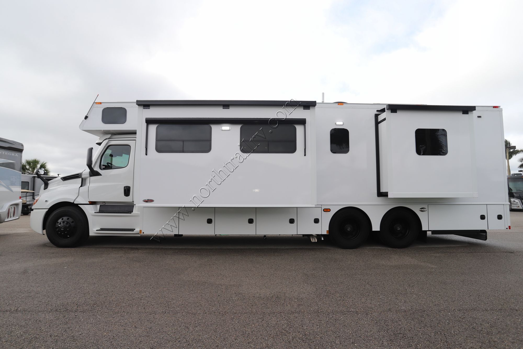 New 2024 Renegade Rv Classic 41CRB Super C  For Sale