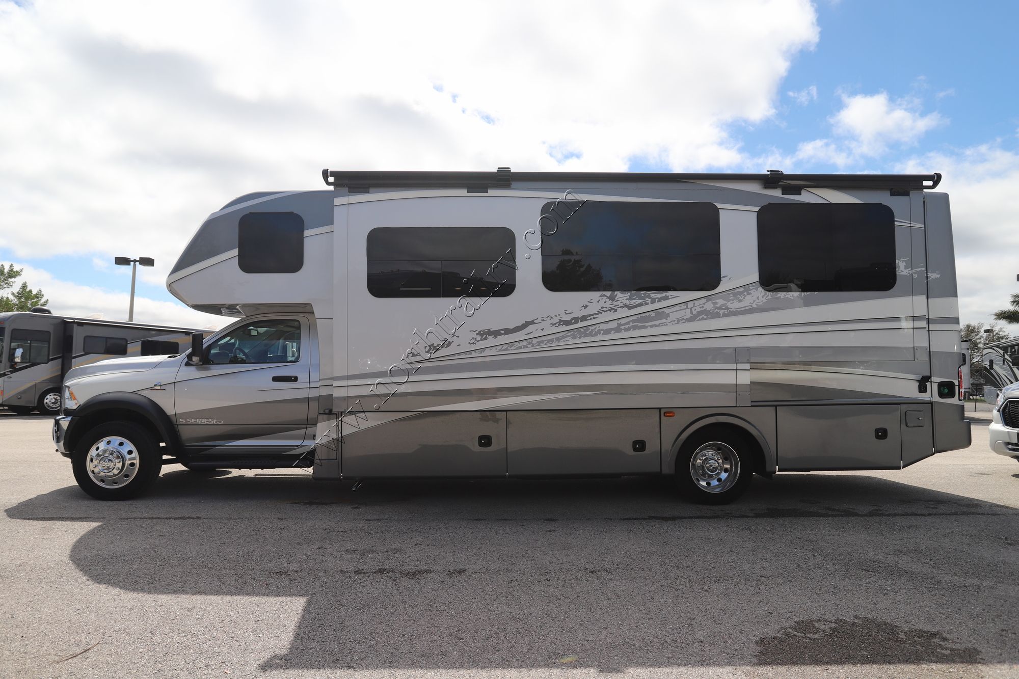 Used 2020 Dynamax Isata 5 30FWD Super C  For Sale