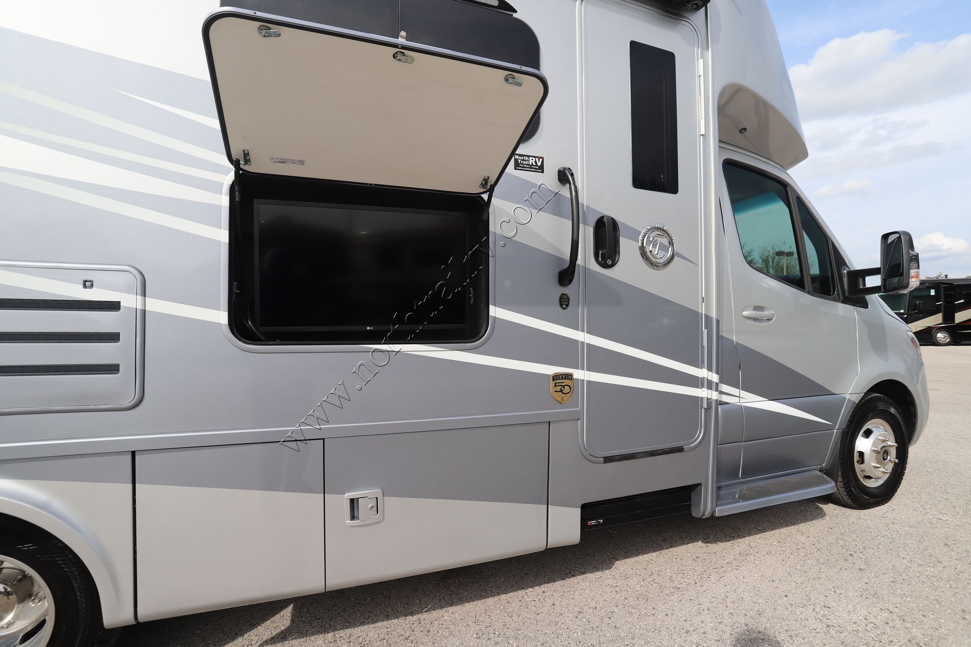 Used 2023 Tiffin Motor Homes Wayfarer 25RW Class C  For Sale